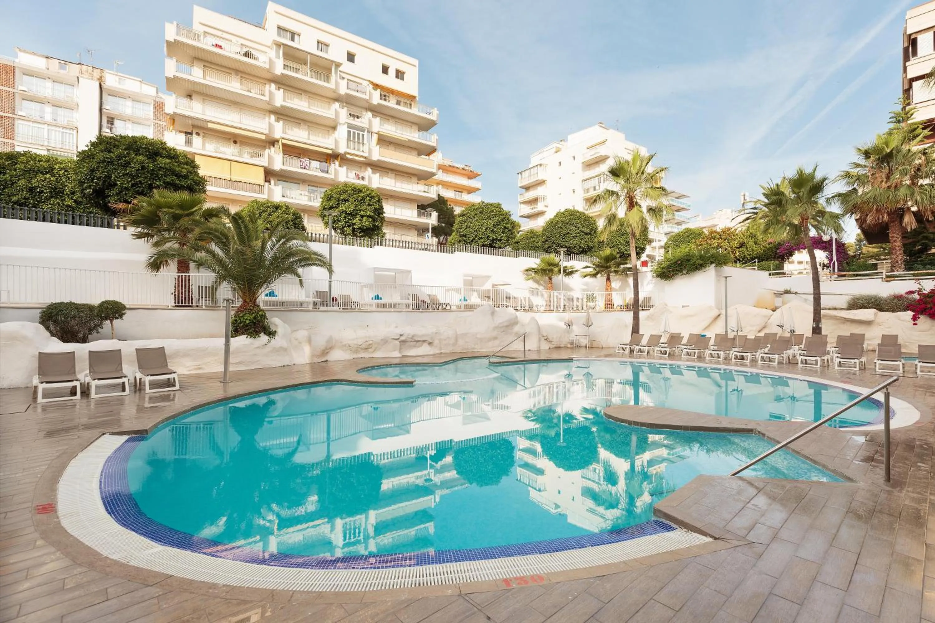 Swimming pool in Hotel Best San Francisco