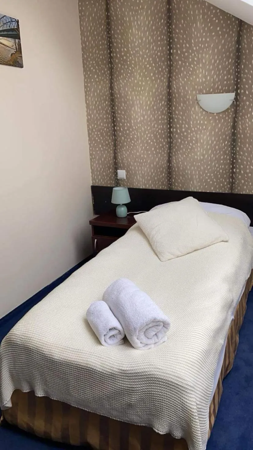 Bed in Modlin Palace