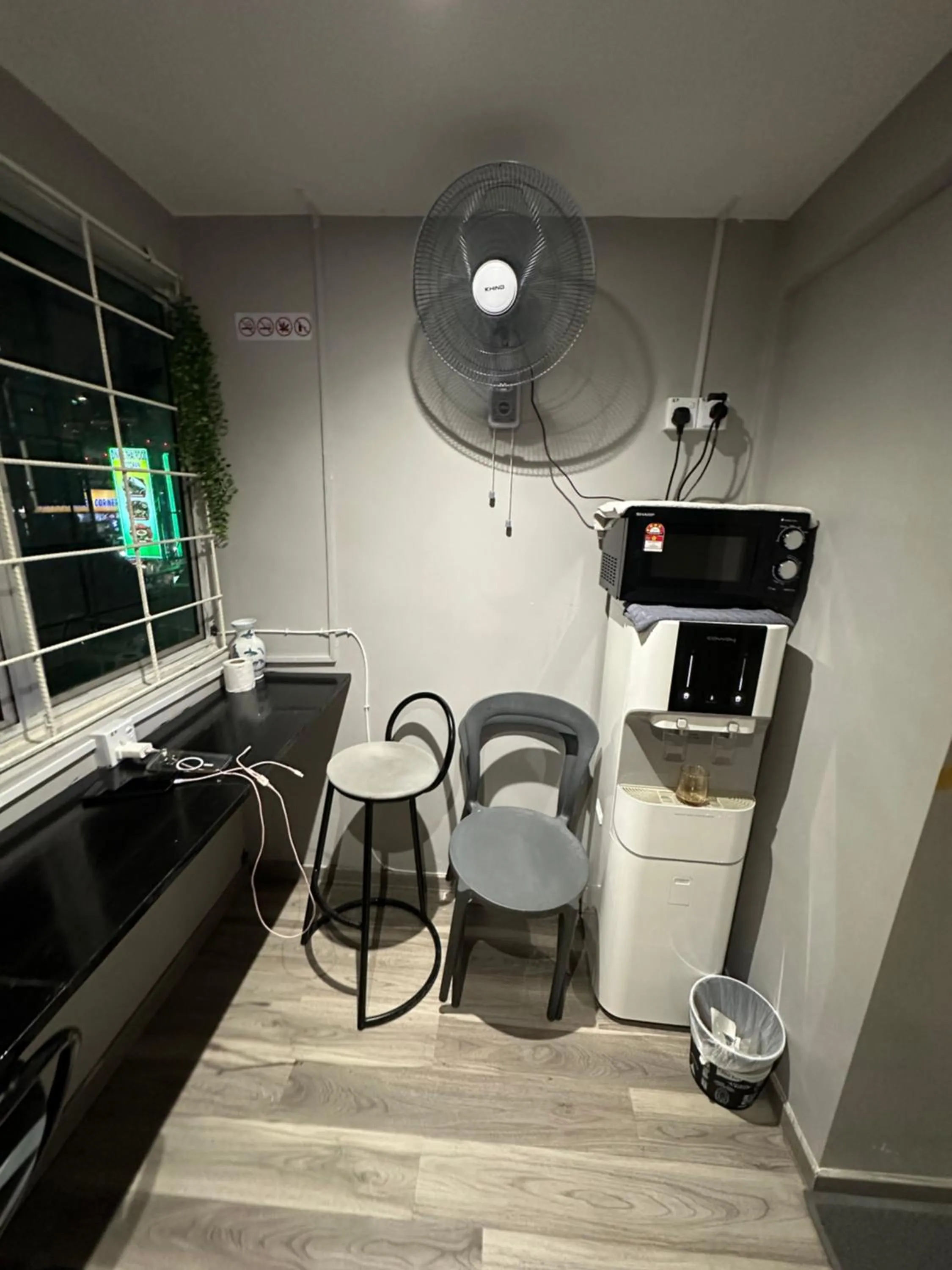 minibar in SS Grey House