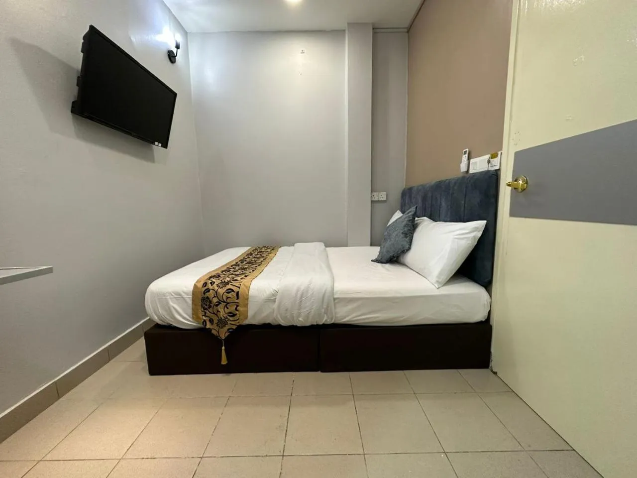 Bed in SS Grey House