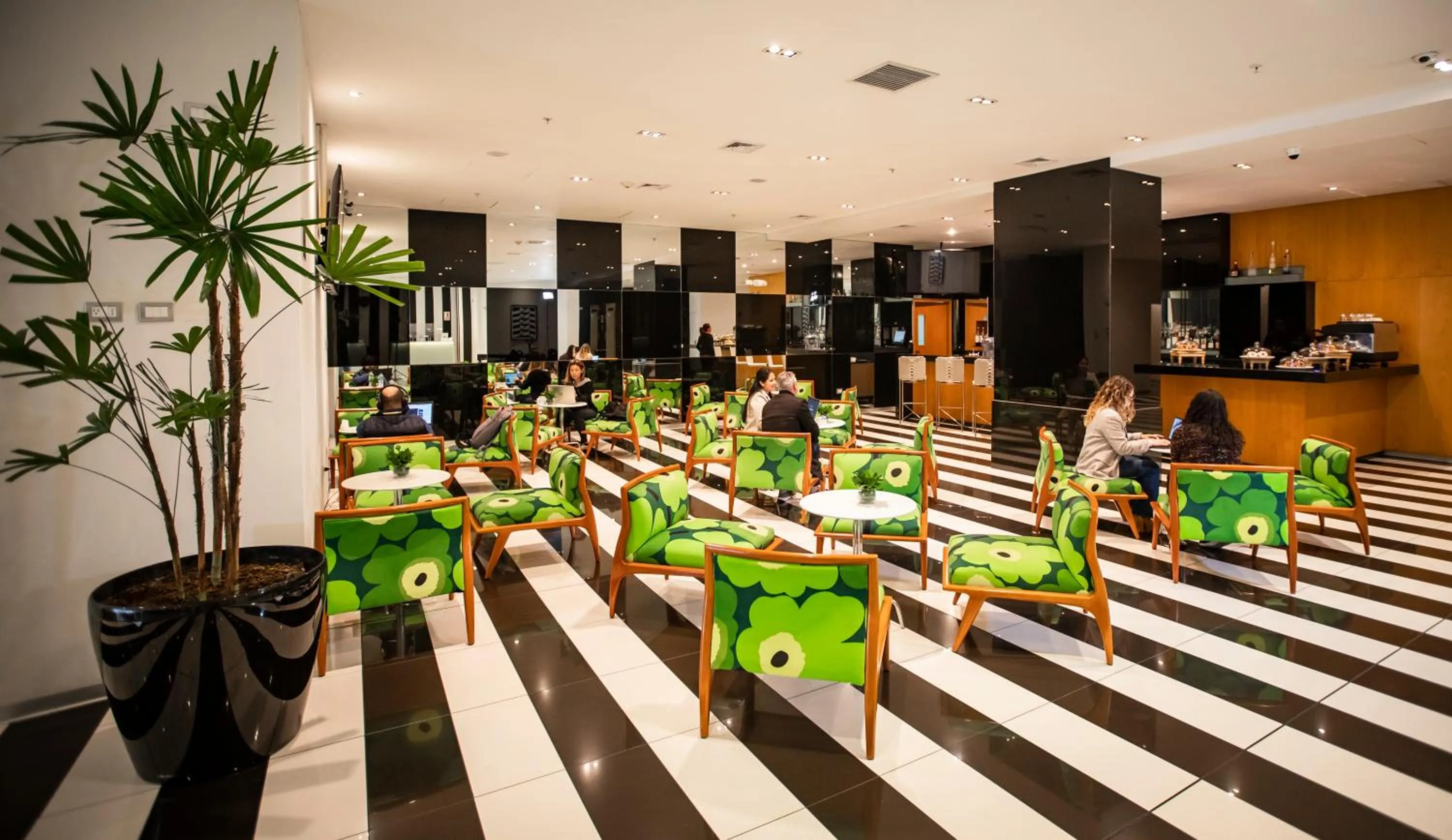 Lounge or bar in Wyndham Costa del Sol Lima City