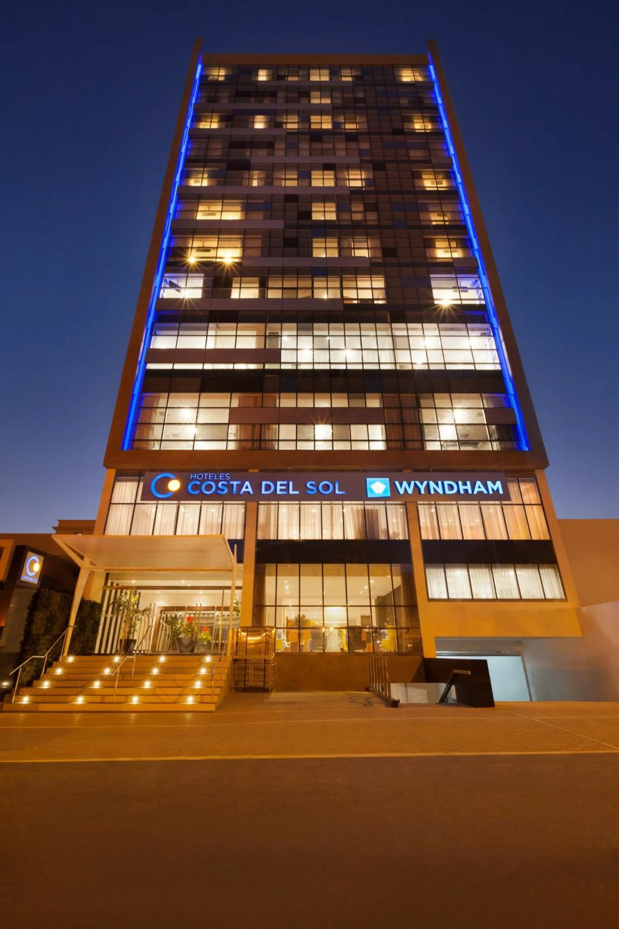 Facade/entrance in Wyndham Costa del Sol Lima City