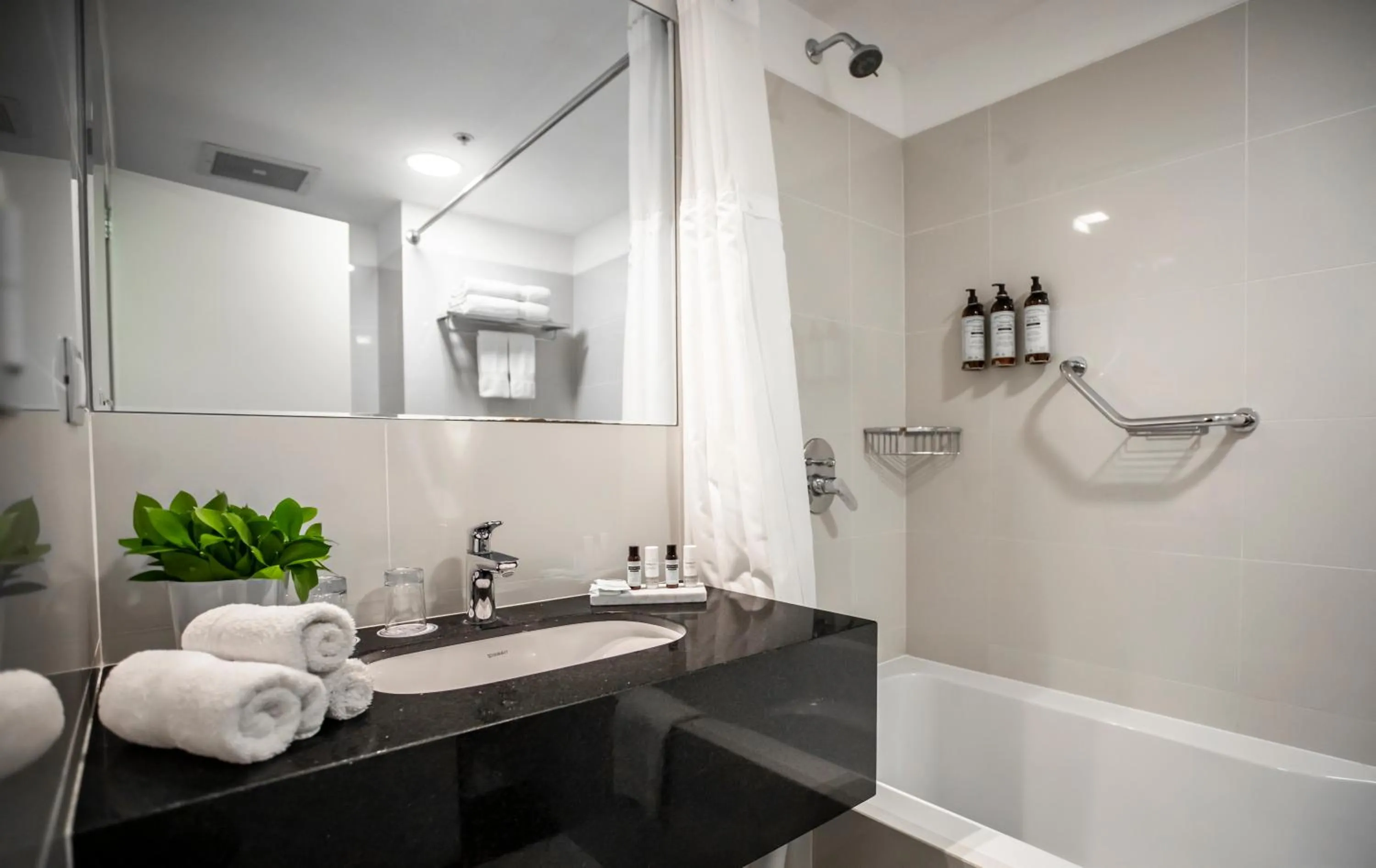 Bathroom in Wyndham Costa del Sol Lima City