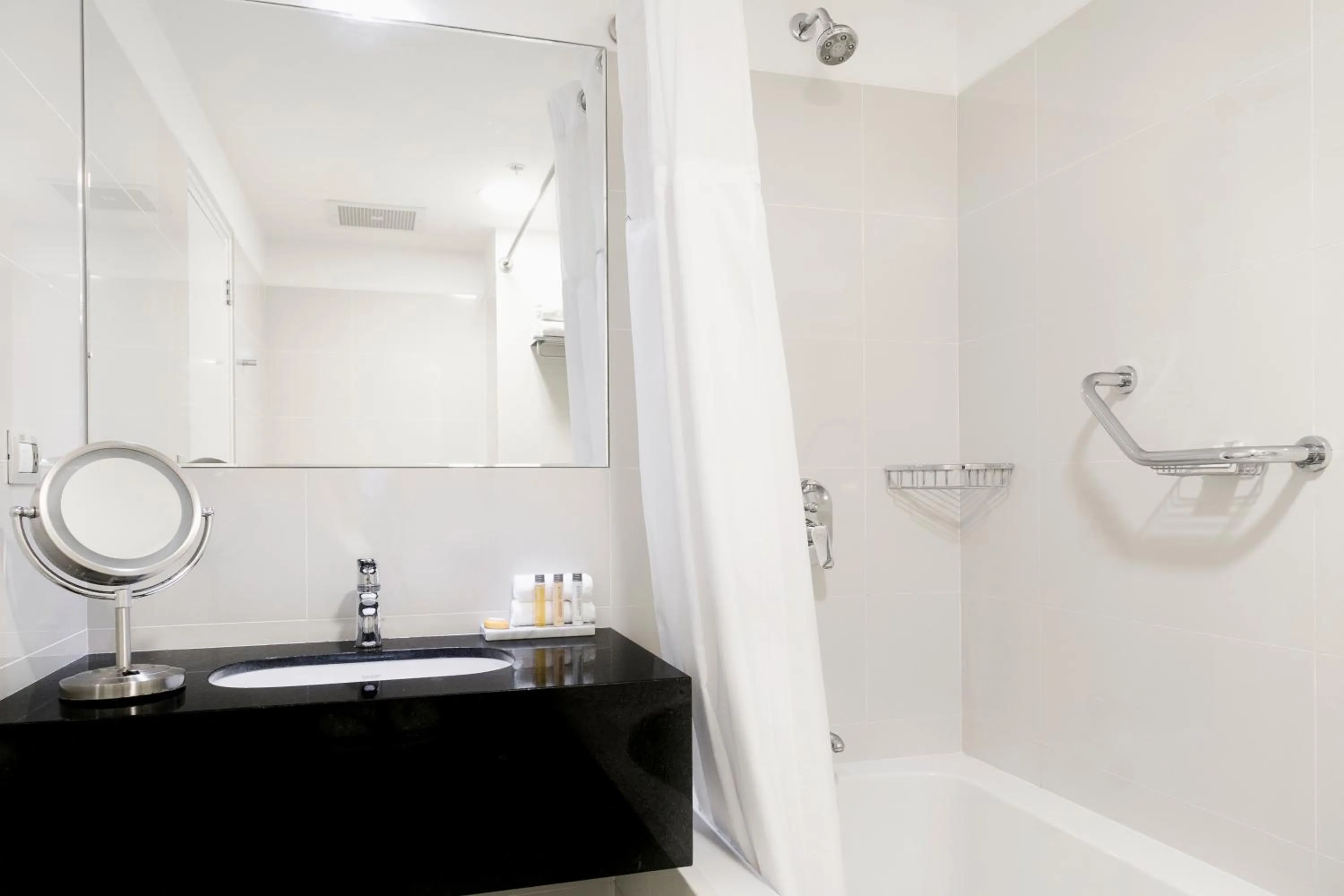 Bathroom in Wyndham Costa del Sol Lima City