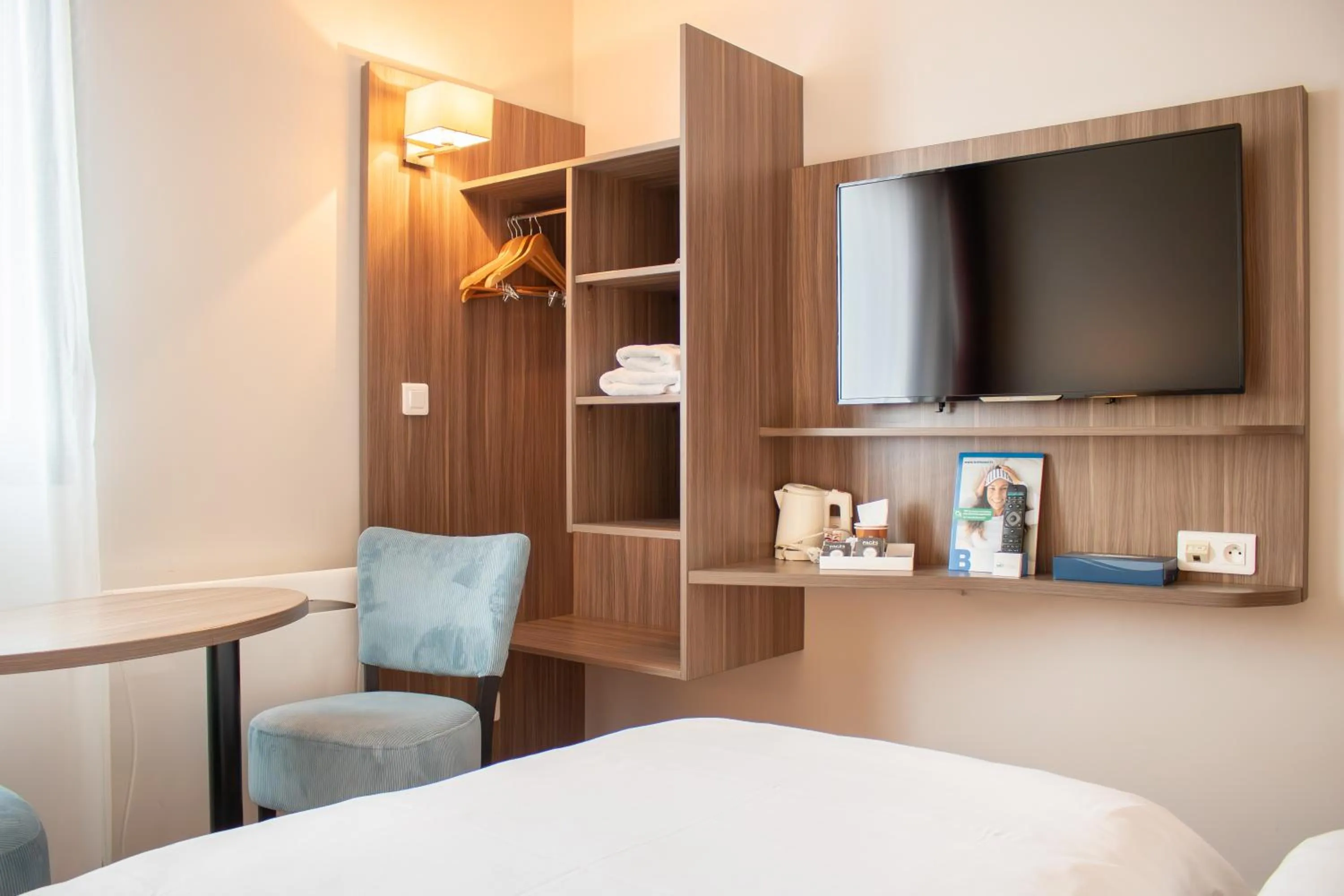 Bedroom, Bed in Brit Hotel Dieppe