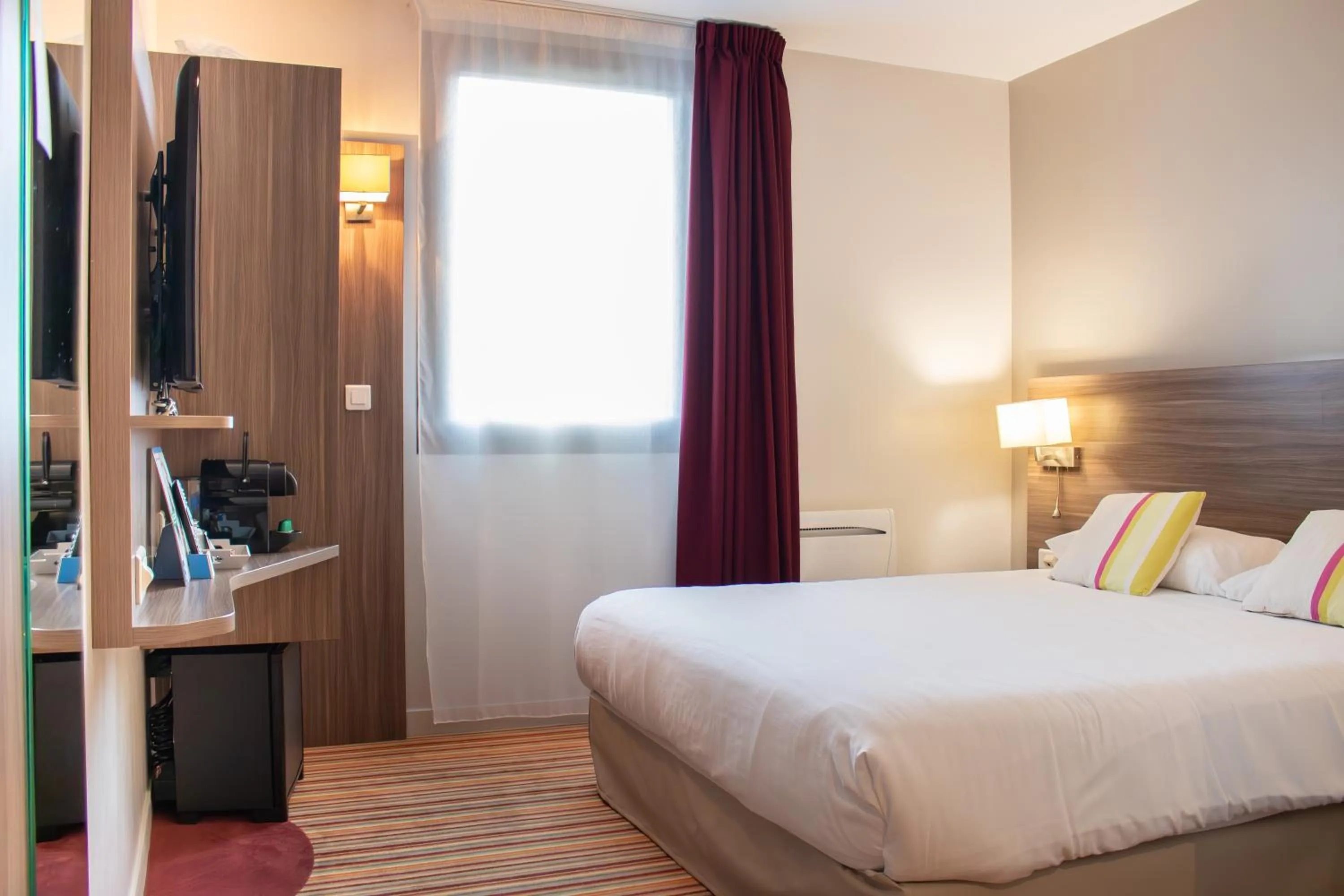 Bedroom, Bed in Brit Hotel Dieppe