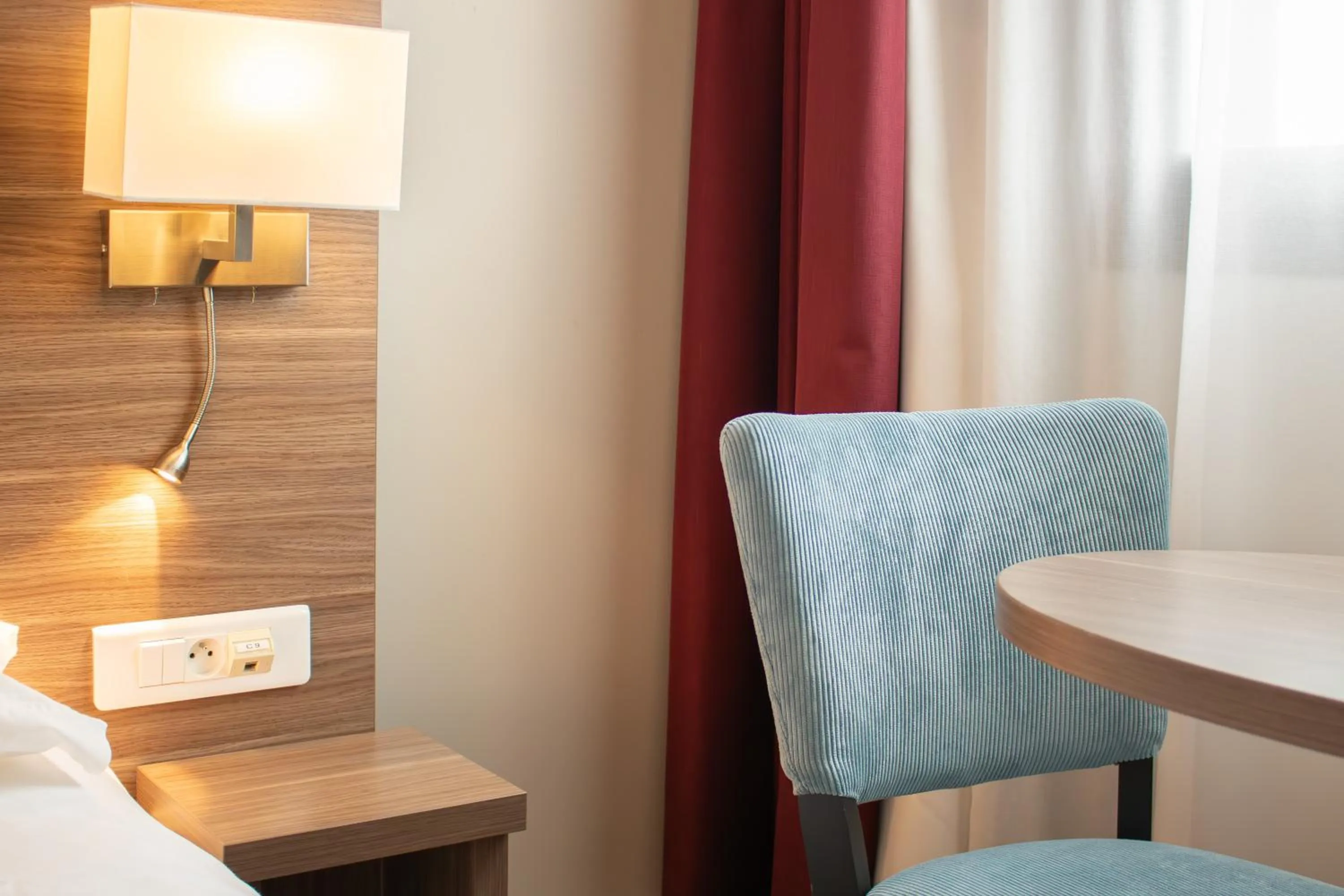 Bedroom in Brit Hotel Dieppe