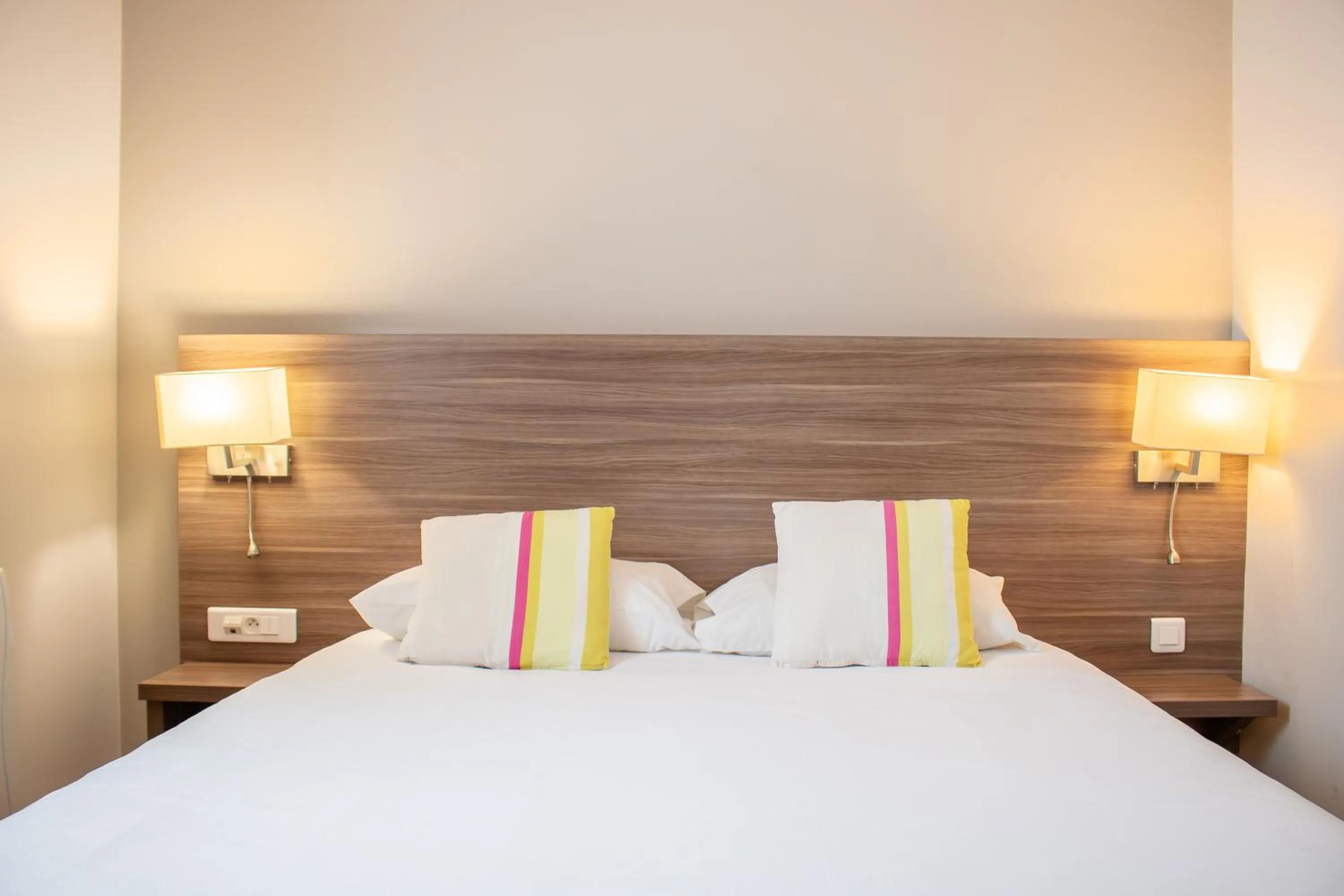 Bedroom, Bed in Brit Hotel Dieppe