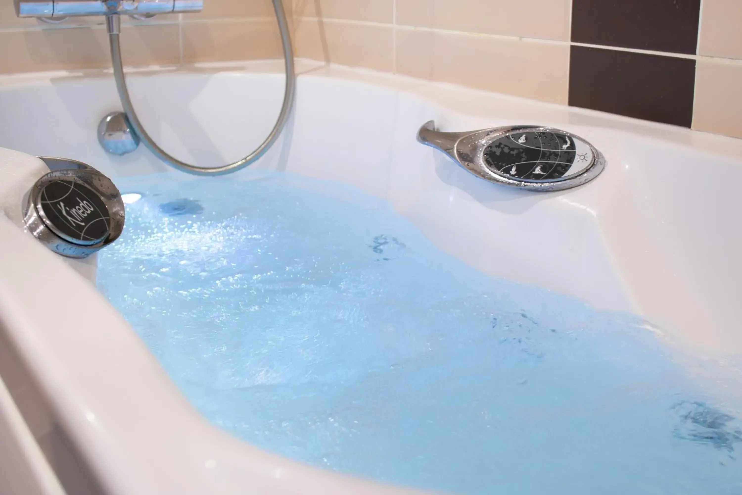 Superior Double Room with Hot Tub in Brit Hotel Dieppe Superior Double Room with Hot Tub in Brit Hotel Dieppe