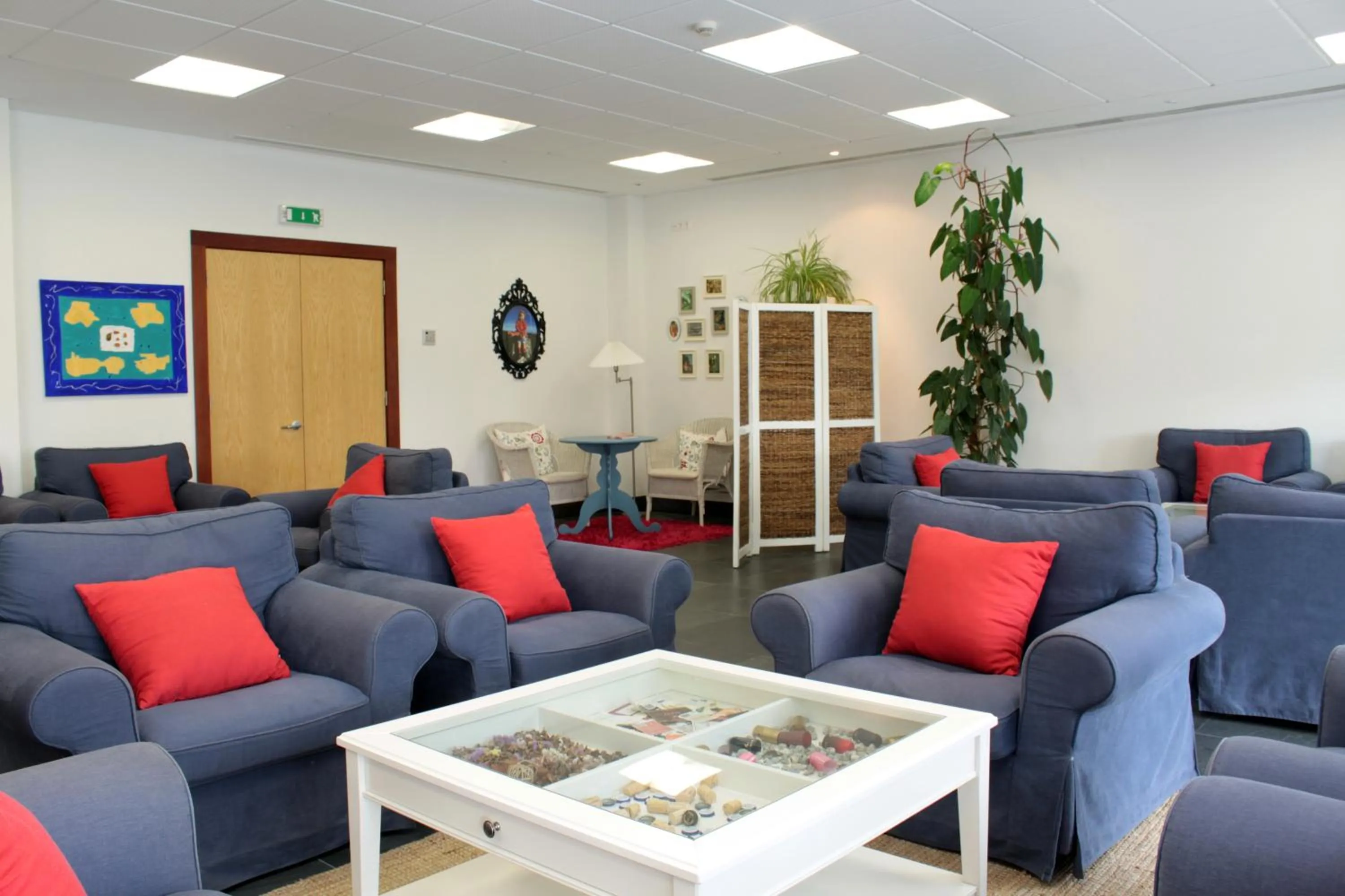 Communal lounge/ TV room in HI Alijo - Pousada de Juventude