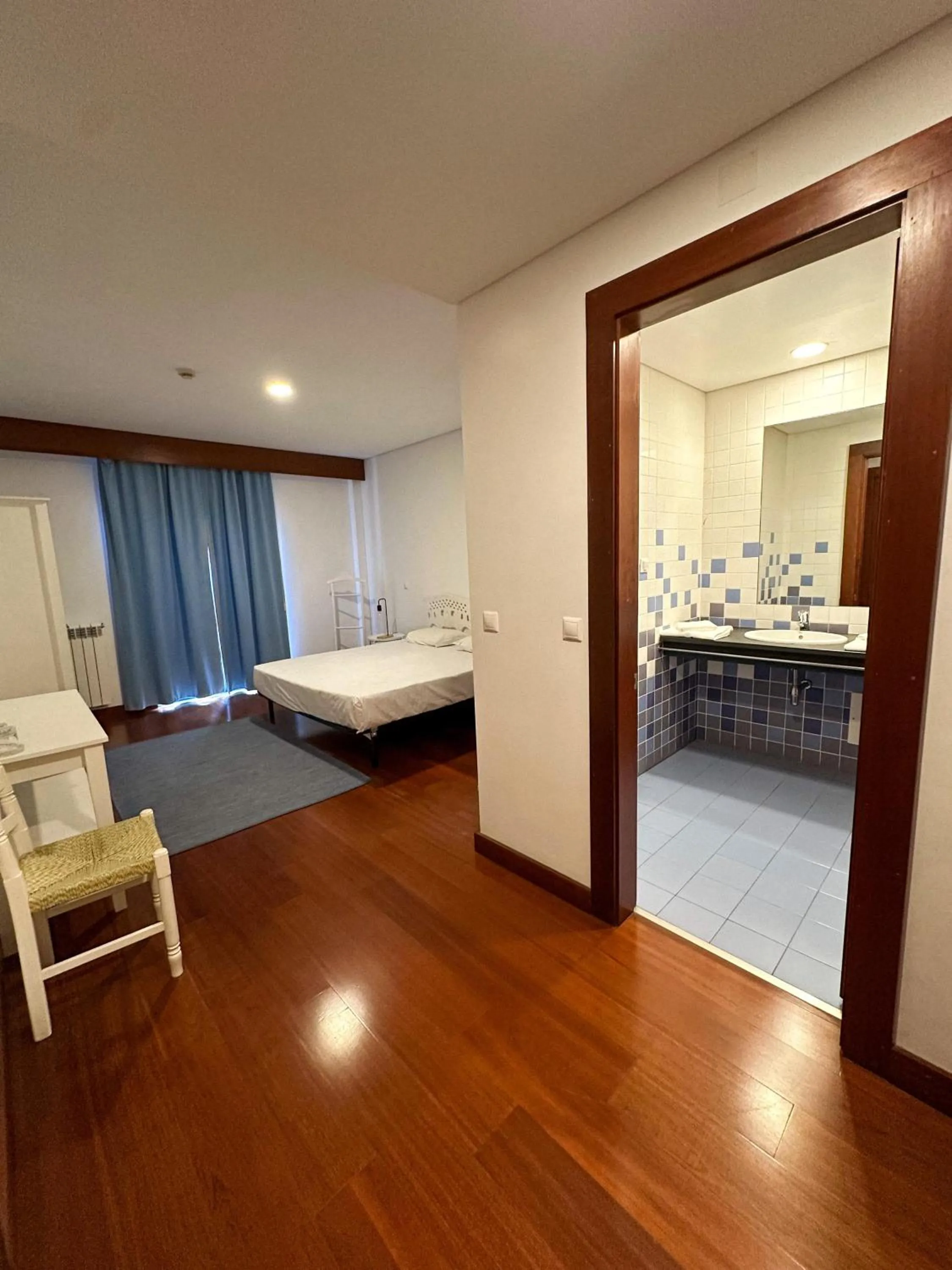 Bedroom, Bed in HI Alijo - Pousada de Juventude