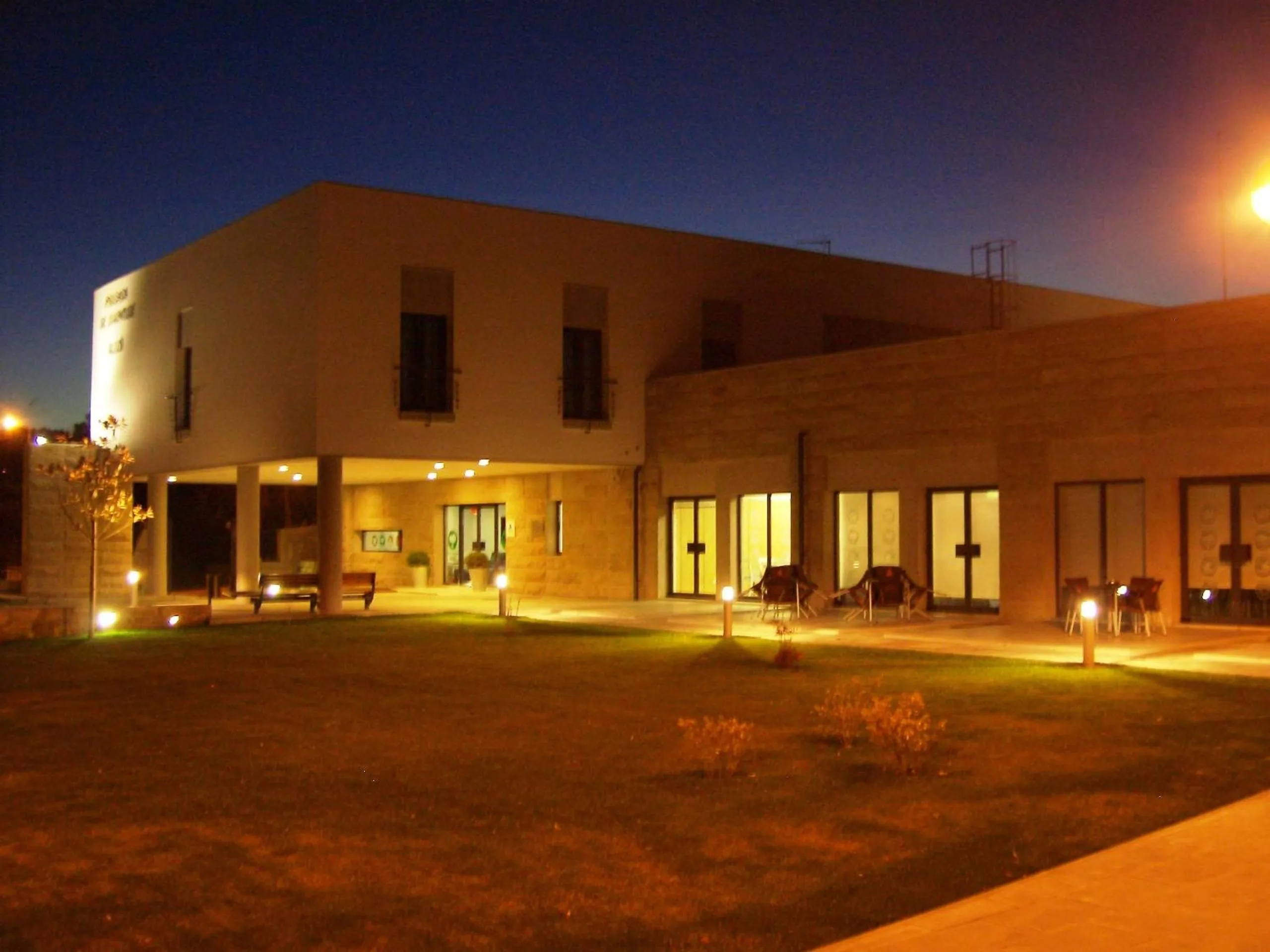 Facade/entrance in HI Alijo - Pousada de Juventude