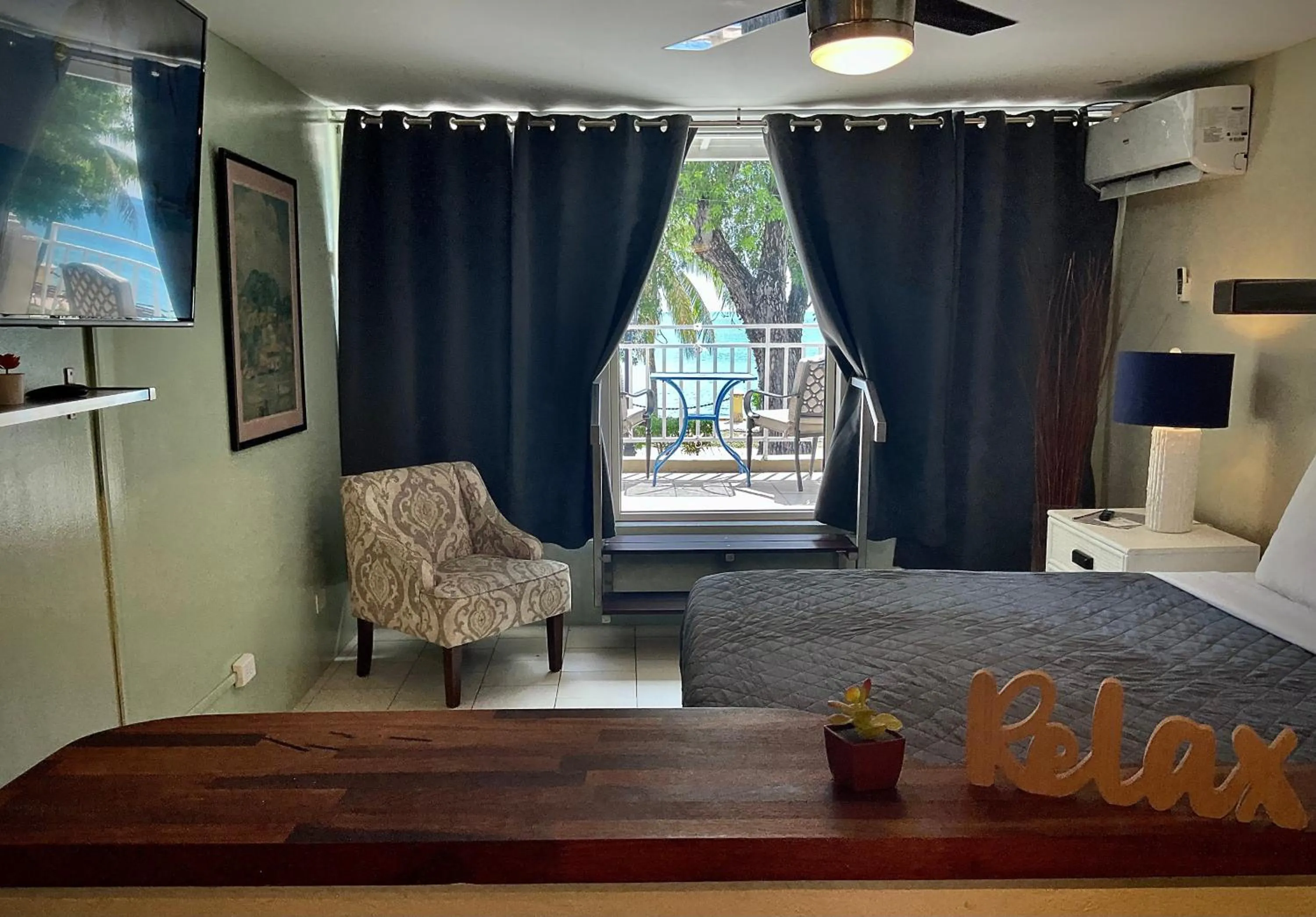 Bedroom, Bed in The Frederiksted Hotel