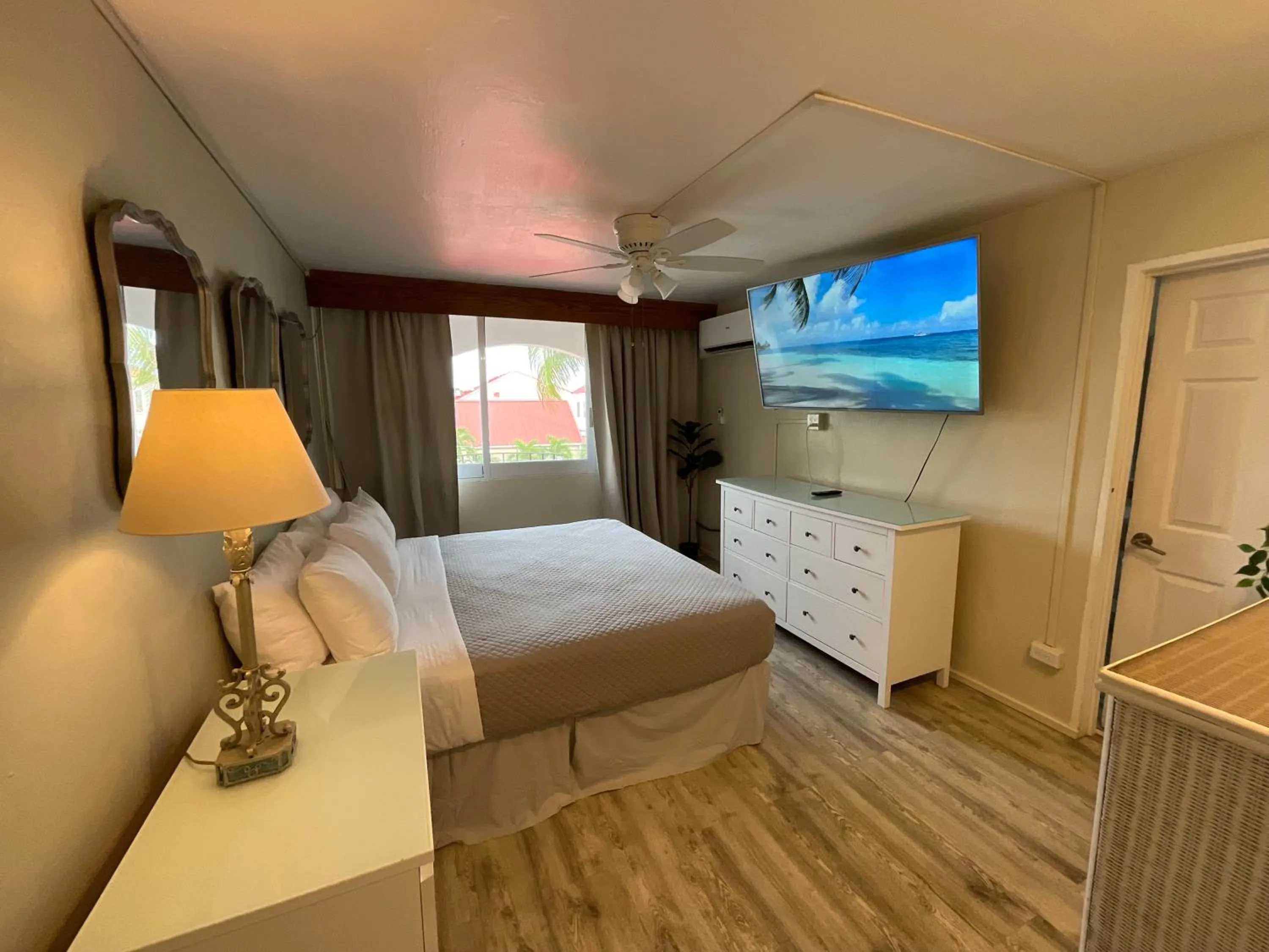 Bedroom, Bed in The Frederiksted Hotel