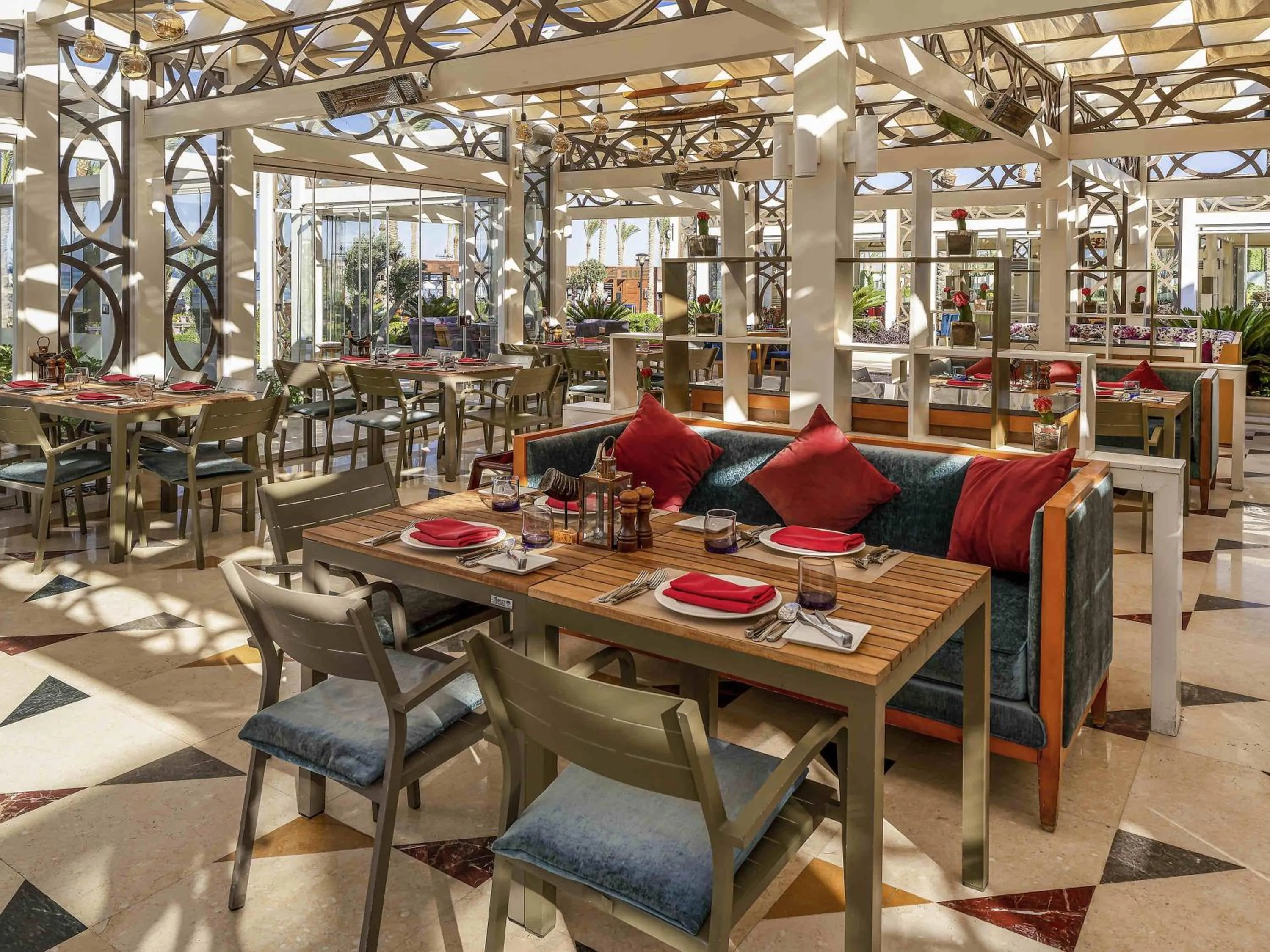 Restaurant/places to eat in Rixos Premium Seagate
