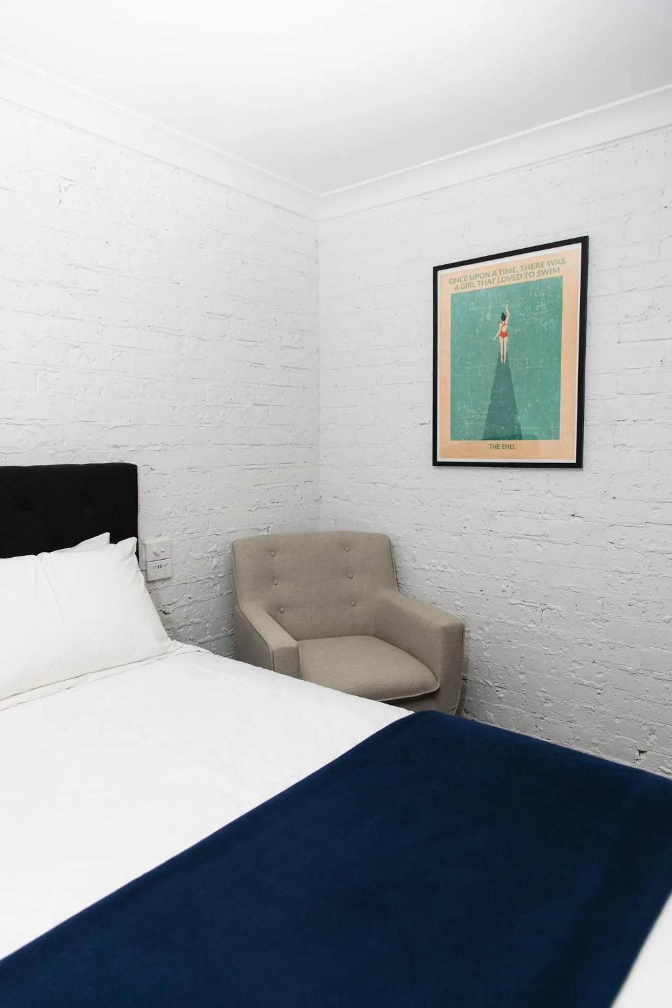 Bed in Lakeview Hotel Motel