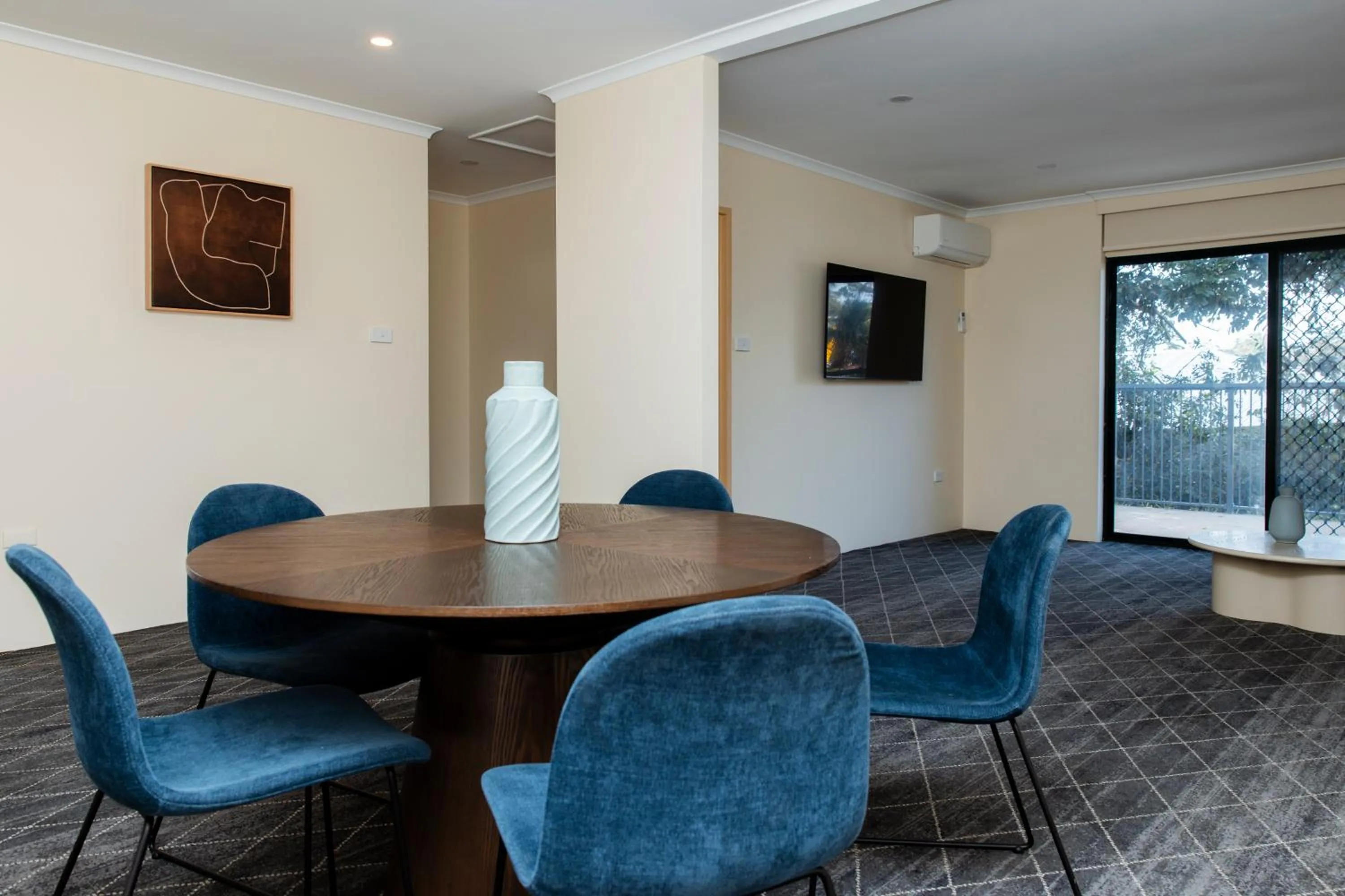 TV and multimedia in Lakeview Hotel Motel