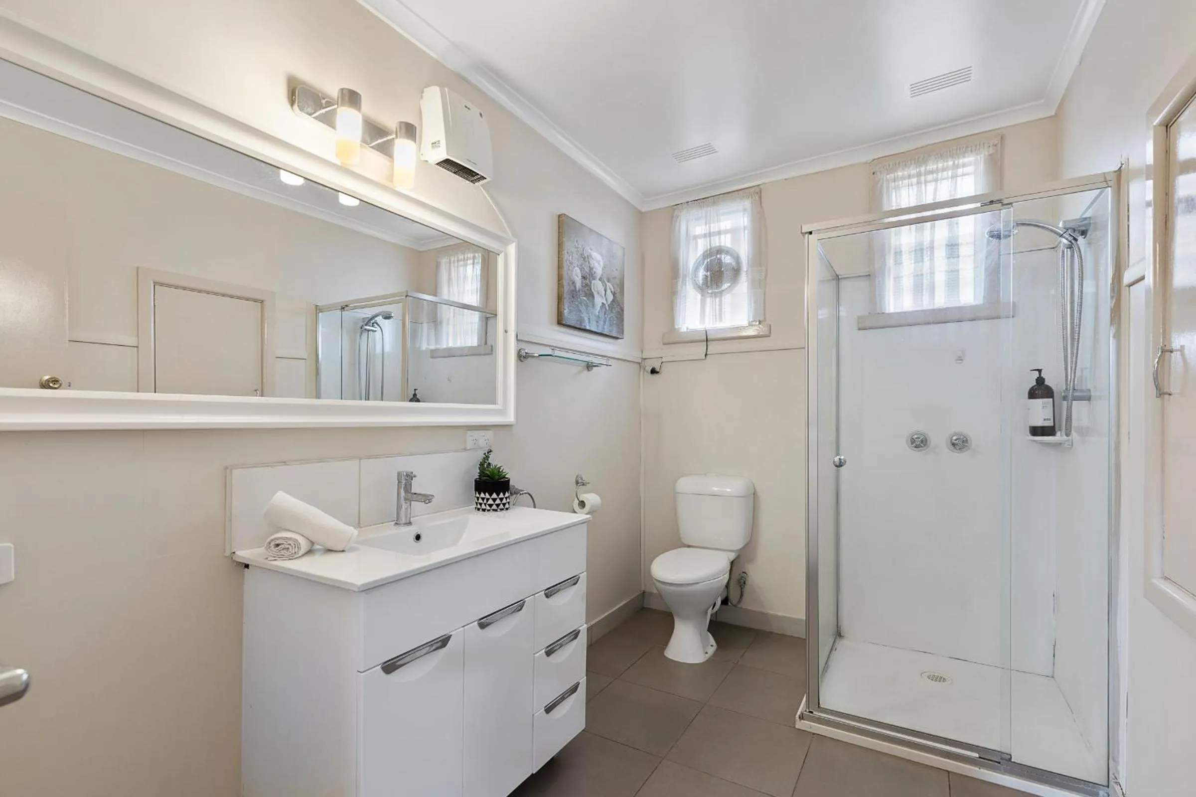 Shower in Gazebo Motor Inn - Strathmerton