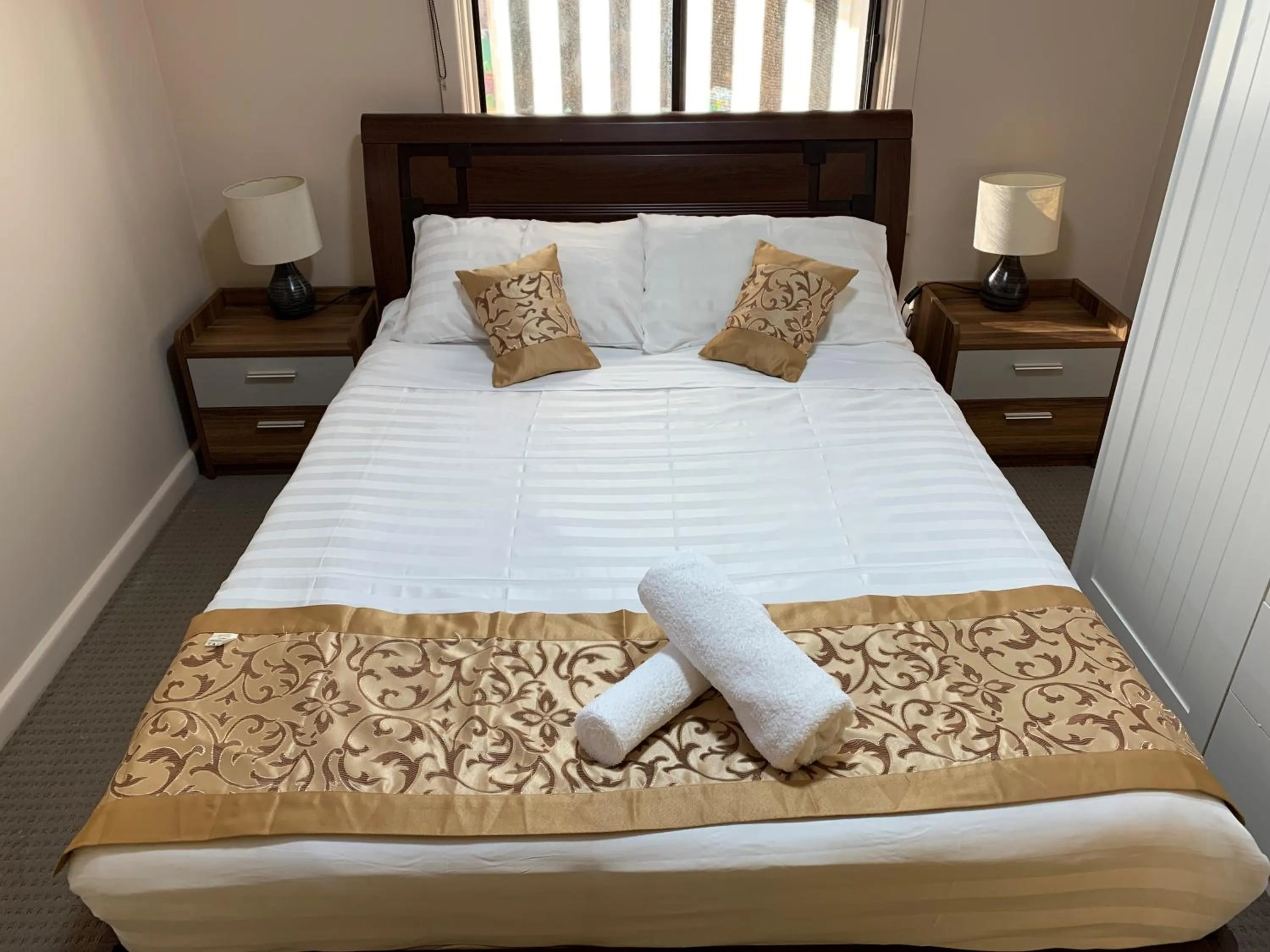 Bedroom, Bed in Gazebo Motor Inn - Strathmerton