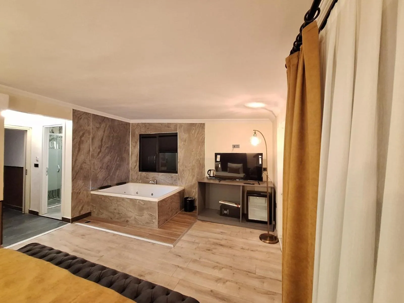 Photo of the whole room, Bed in The Best City Kadikoy