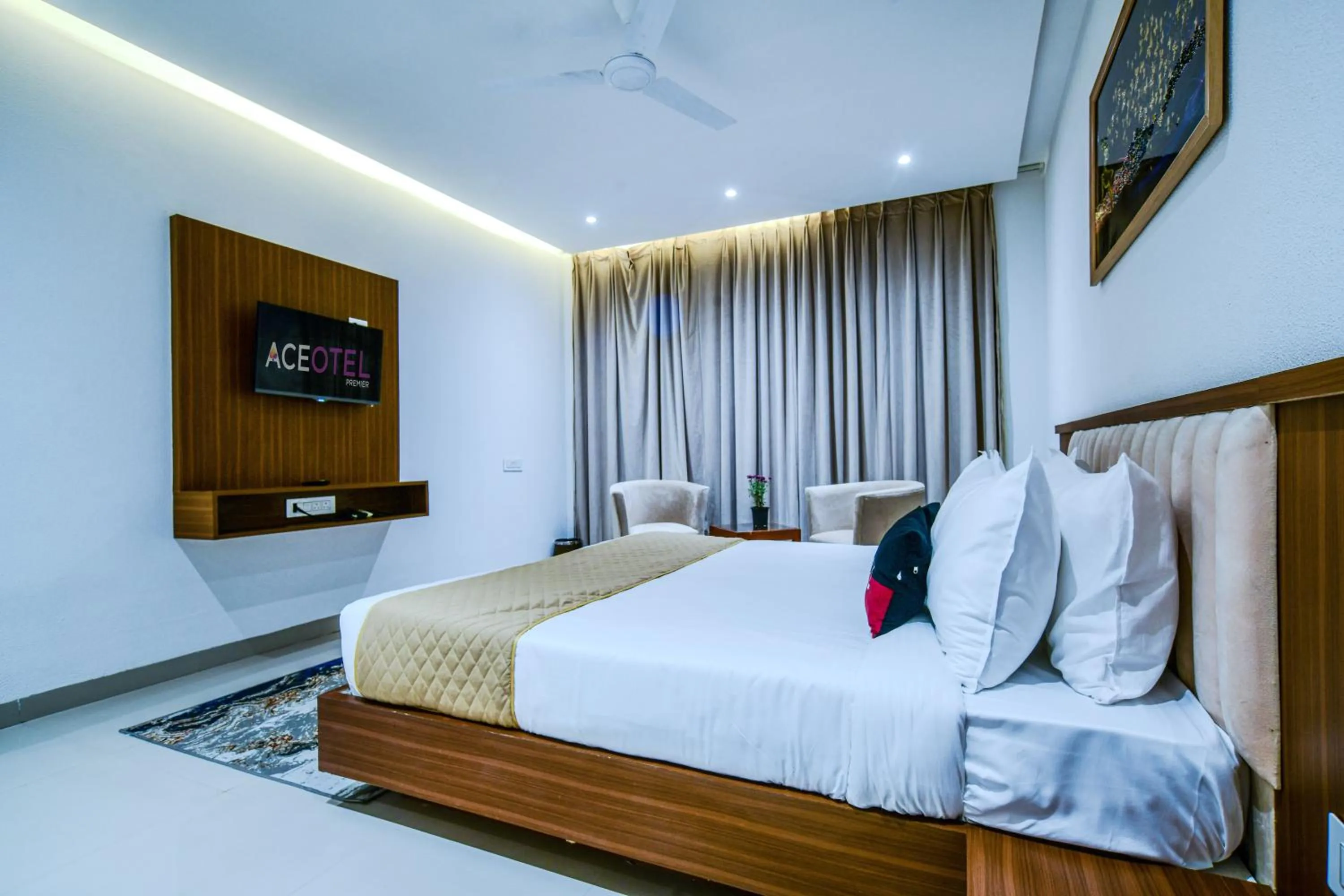 Bed in Aceotel Premier, Vijay Nagar
