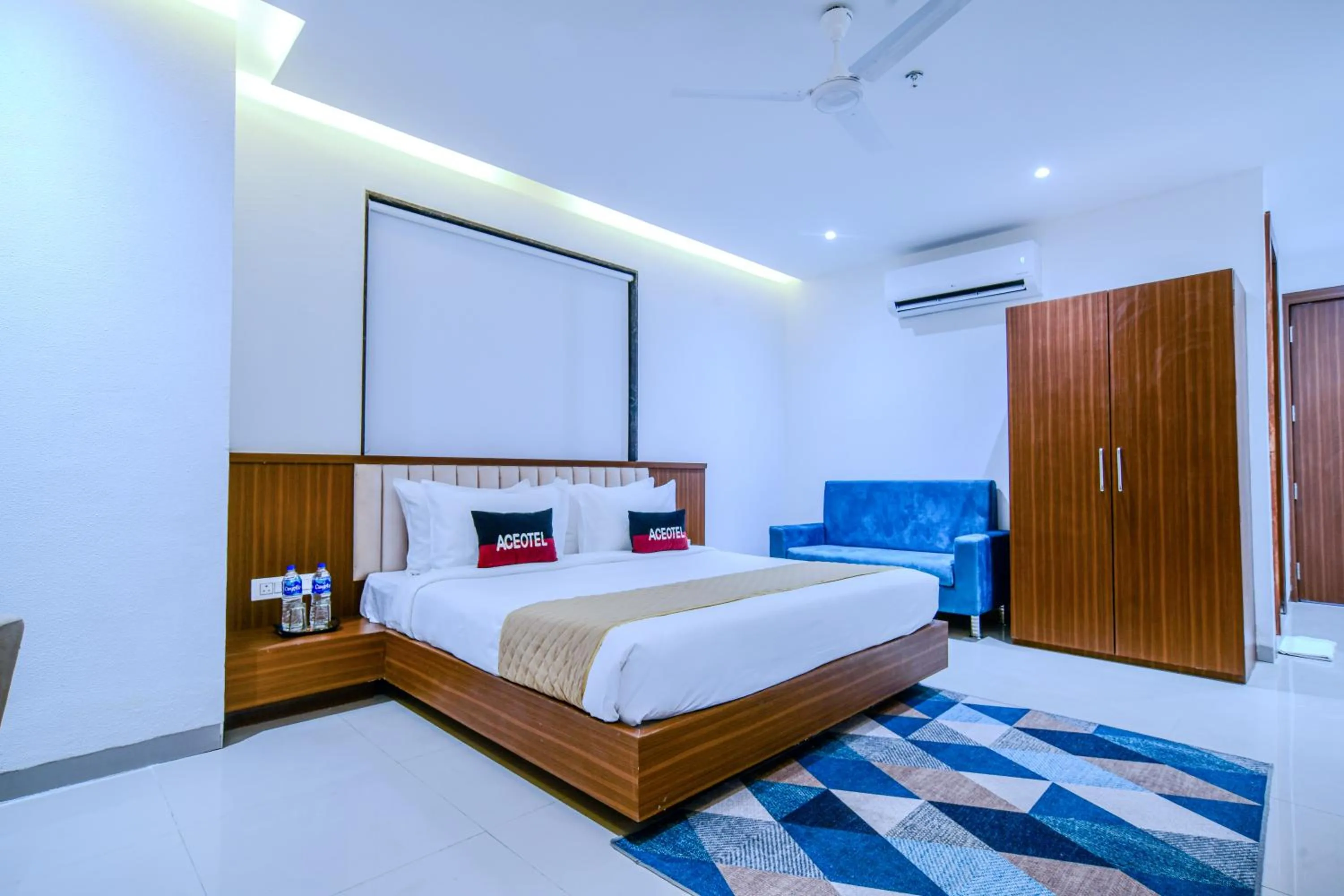 Bed in Aceotel Premier, Vijay Nagar