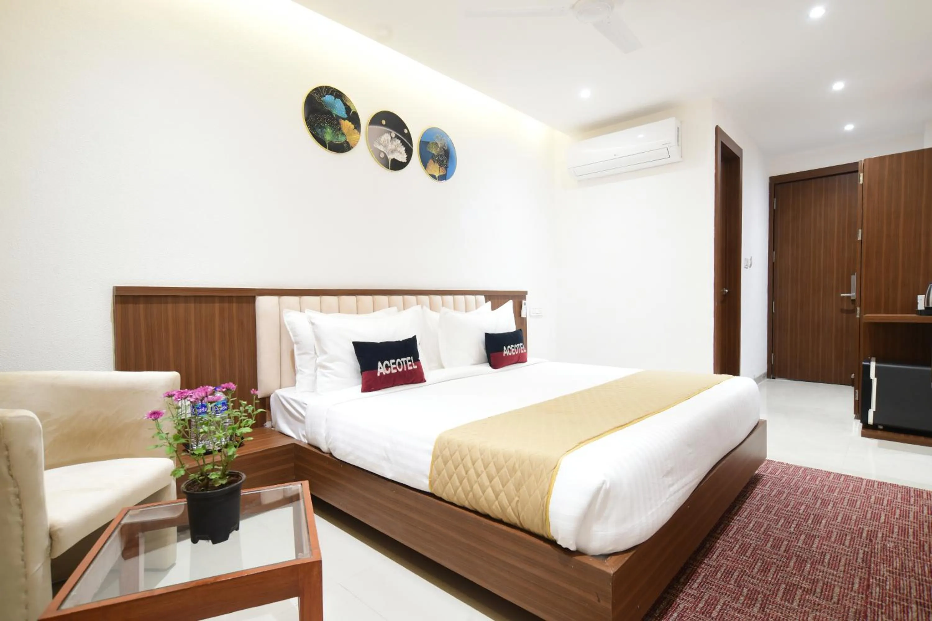 Bed in Aceotel Premier, Vijay Nagar