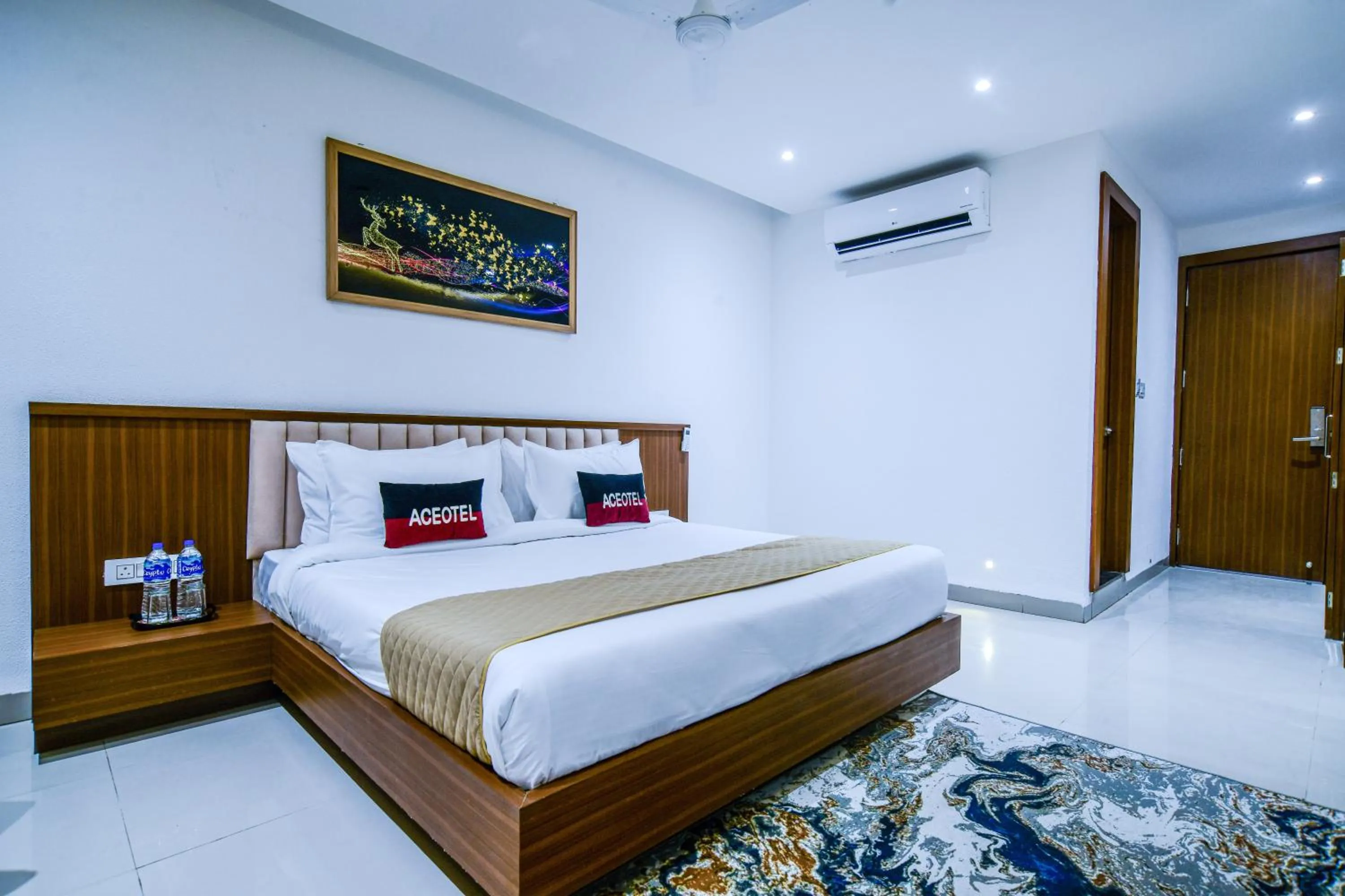 Bed in Aceotel Premier, Vijay Nagar