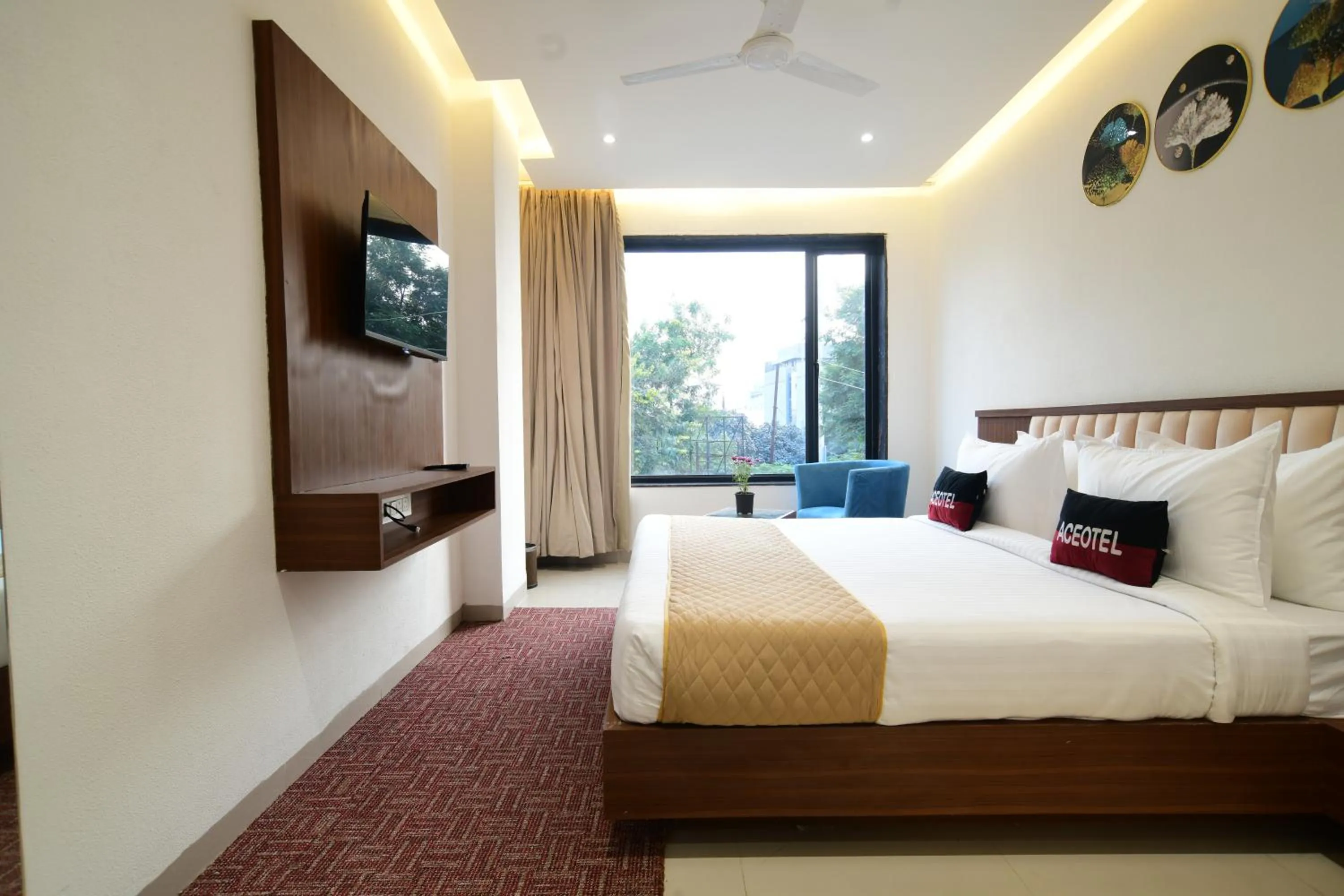 Bed in Aceotel Premier, Vijay Nagar