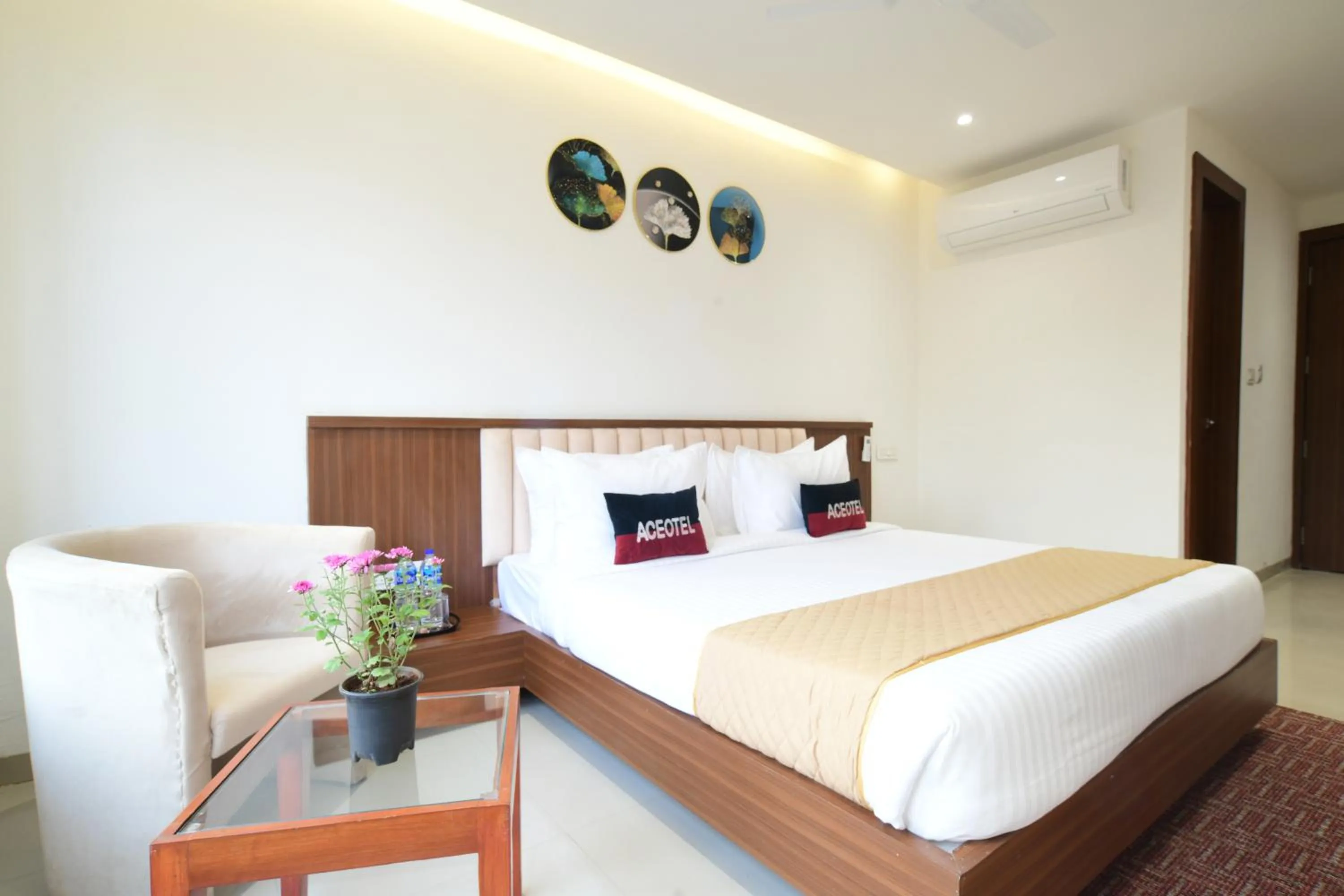 Bed in Aceotel Premier, Vijay Nagar