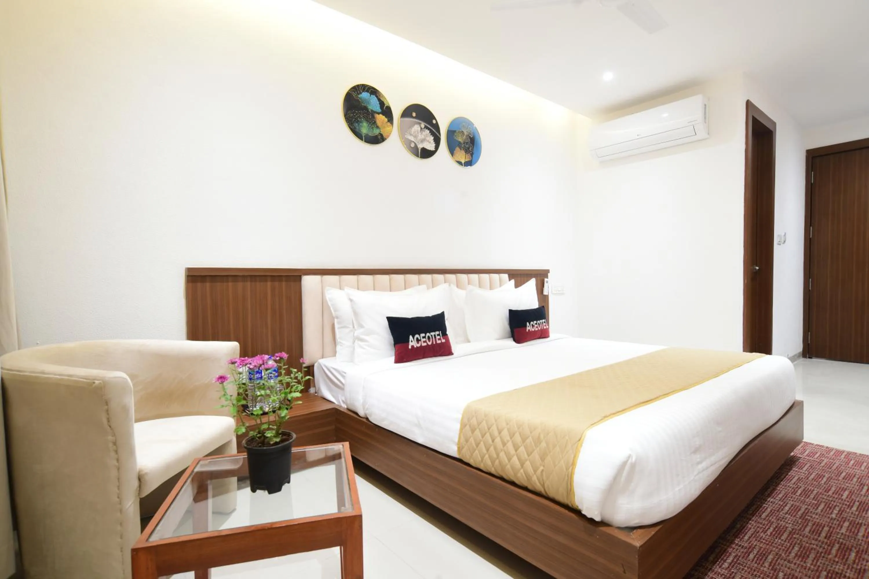 Living room, Bed in Aceotel Premier, Vijay Nagar
