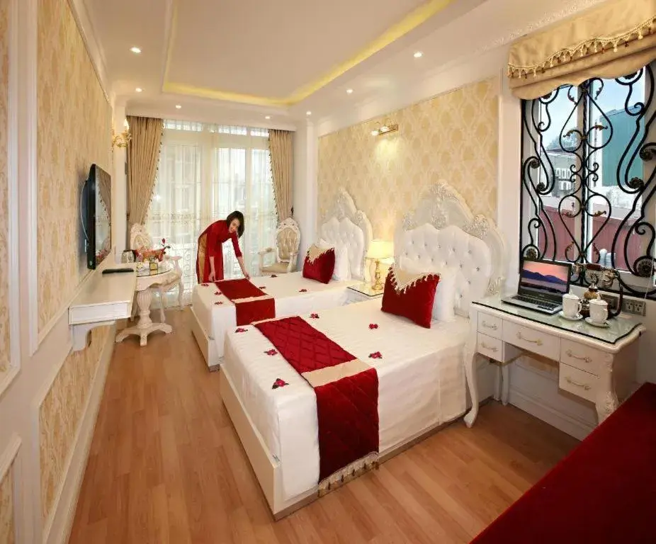 Executive Double or Twin Room with Balcony in Hanoi Hotel Royal Executive Double or Twin Room with Balcony in Hanoi Hotel Royal