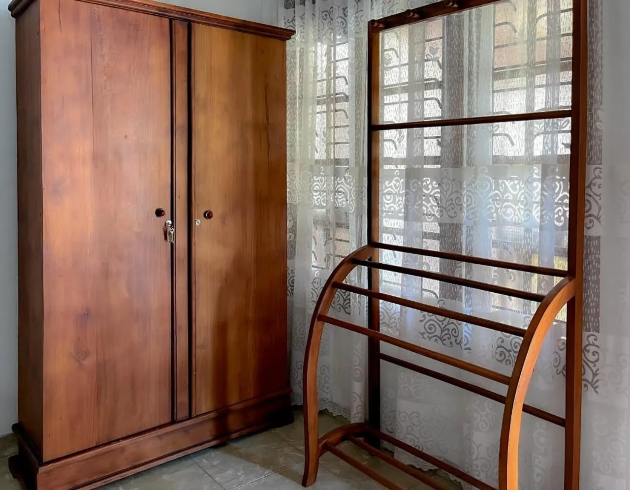 wardrobe in Mermaid Inn