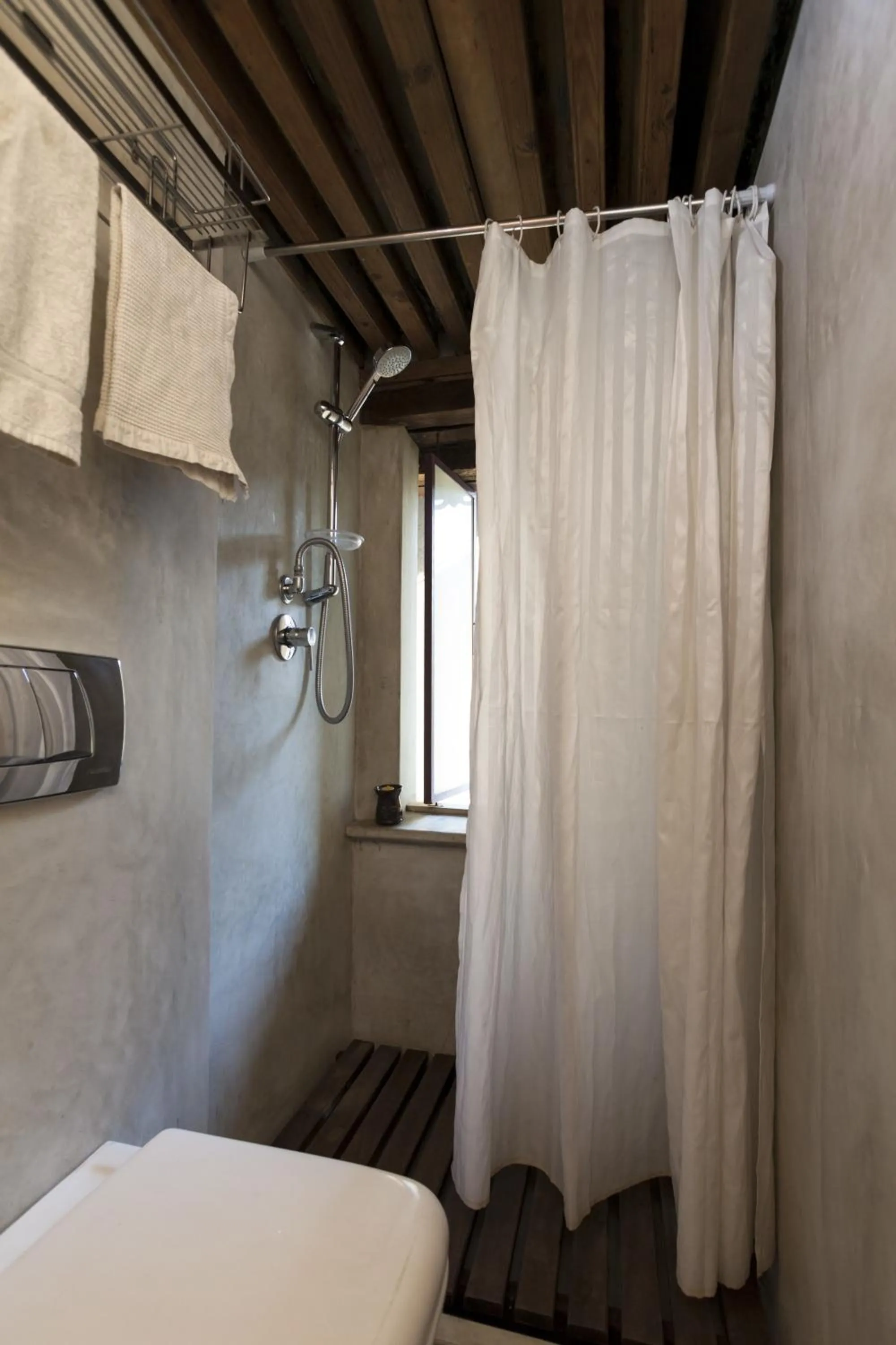 Shower in Traditional Homes - Swotha