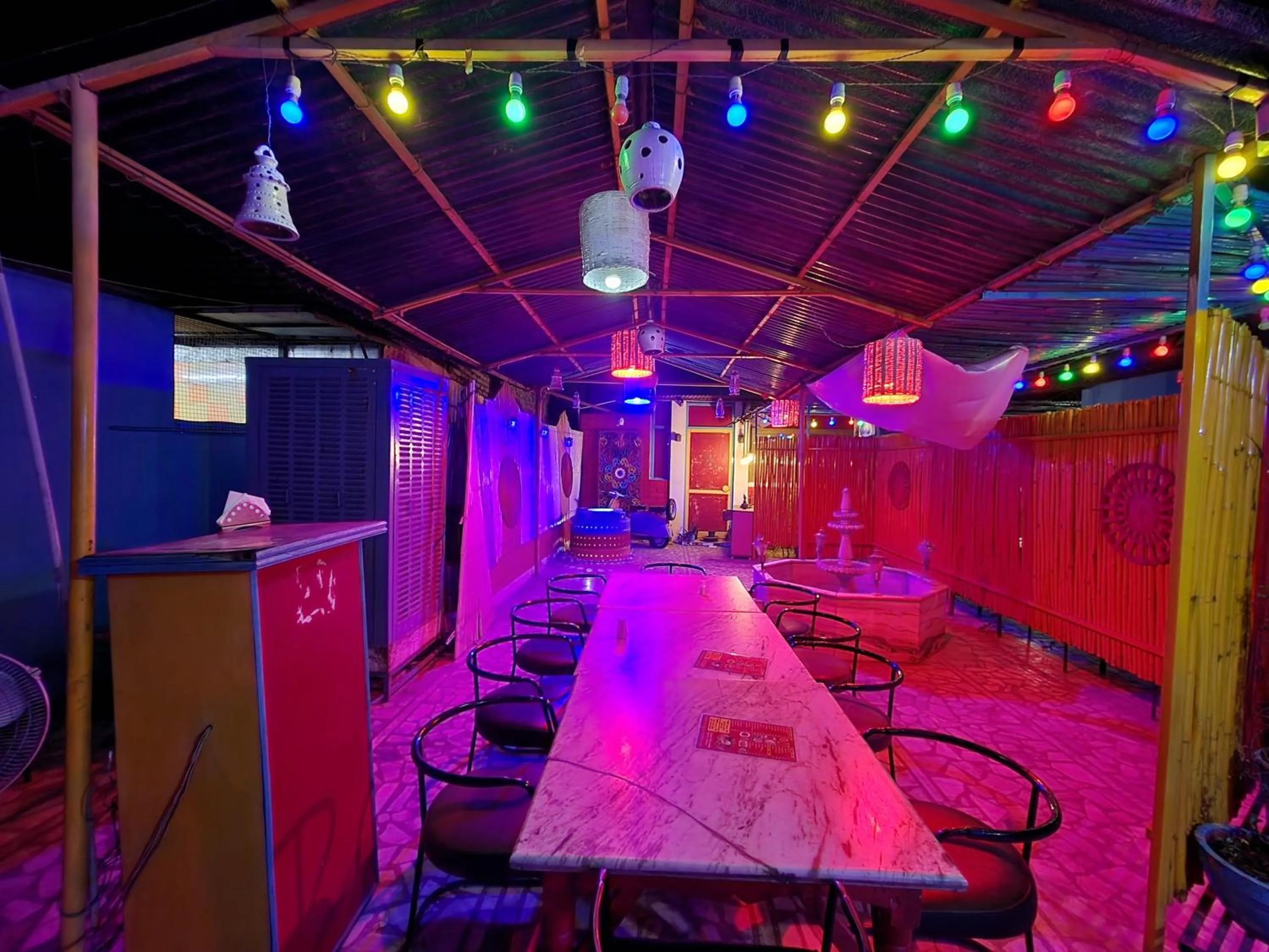 Restaurant/places to eat in Govind Hotel