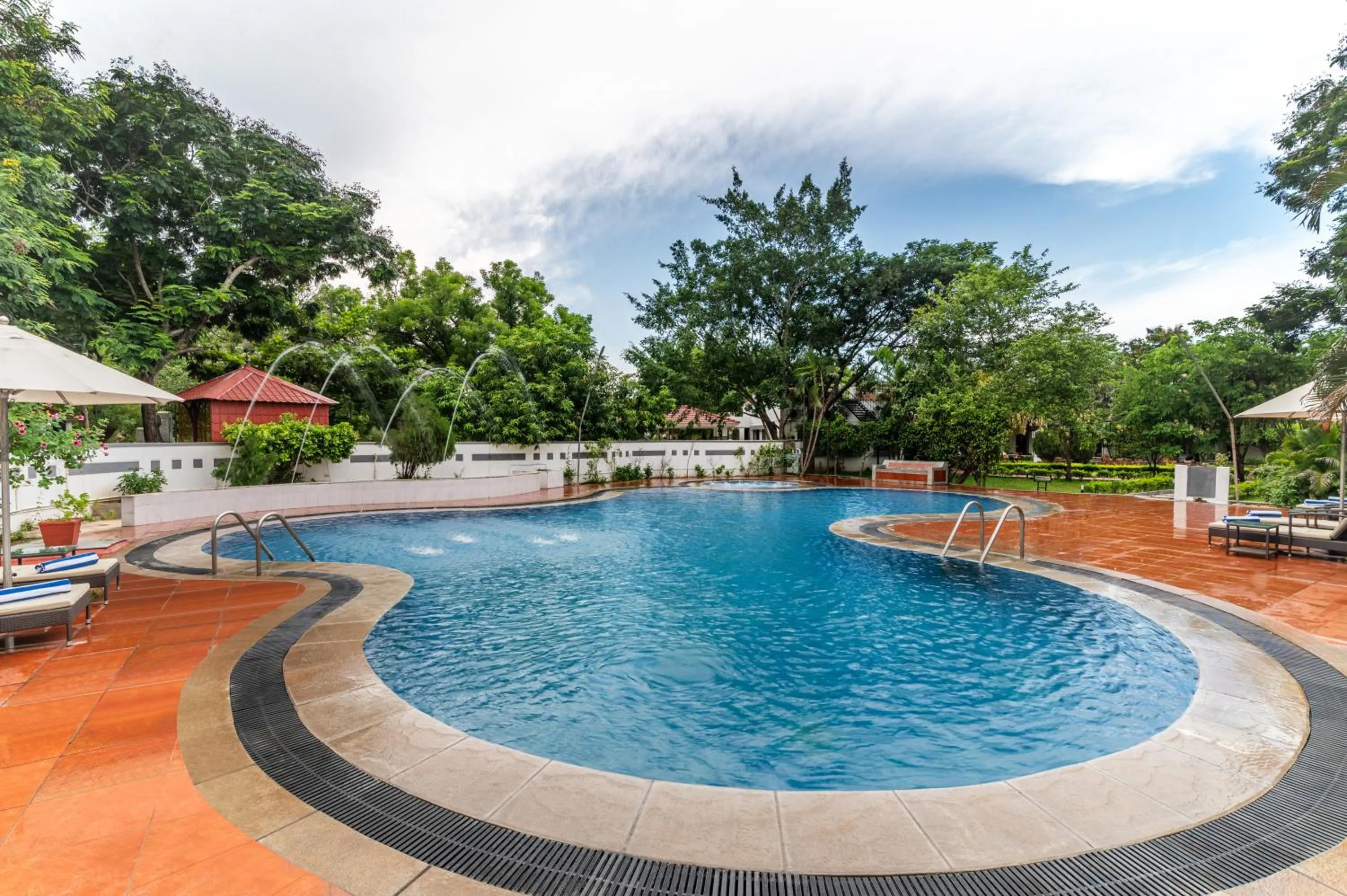 Swimming pool in Sterling Arunai Anantha - Tiruvannamalai