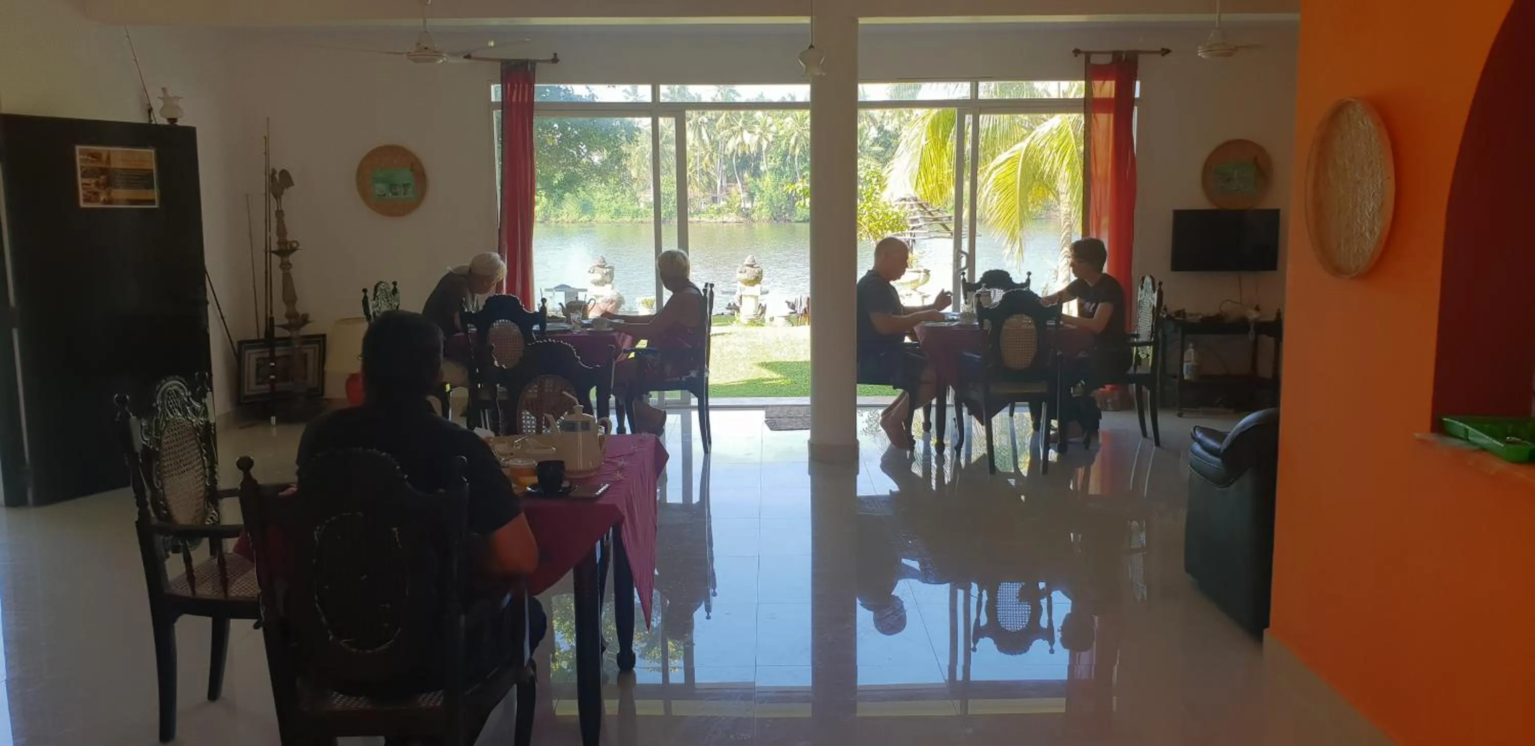 Restaurant/places to eat in Residence Jasmine