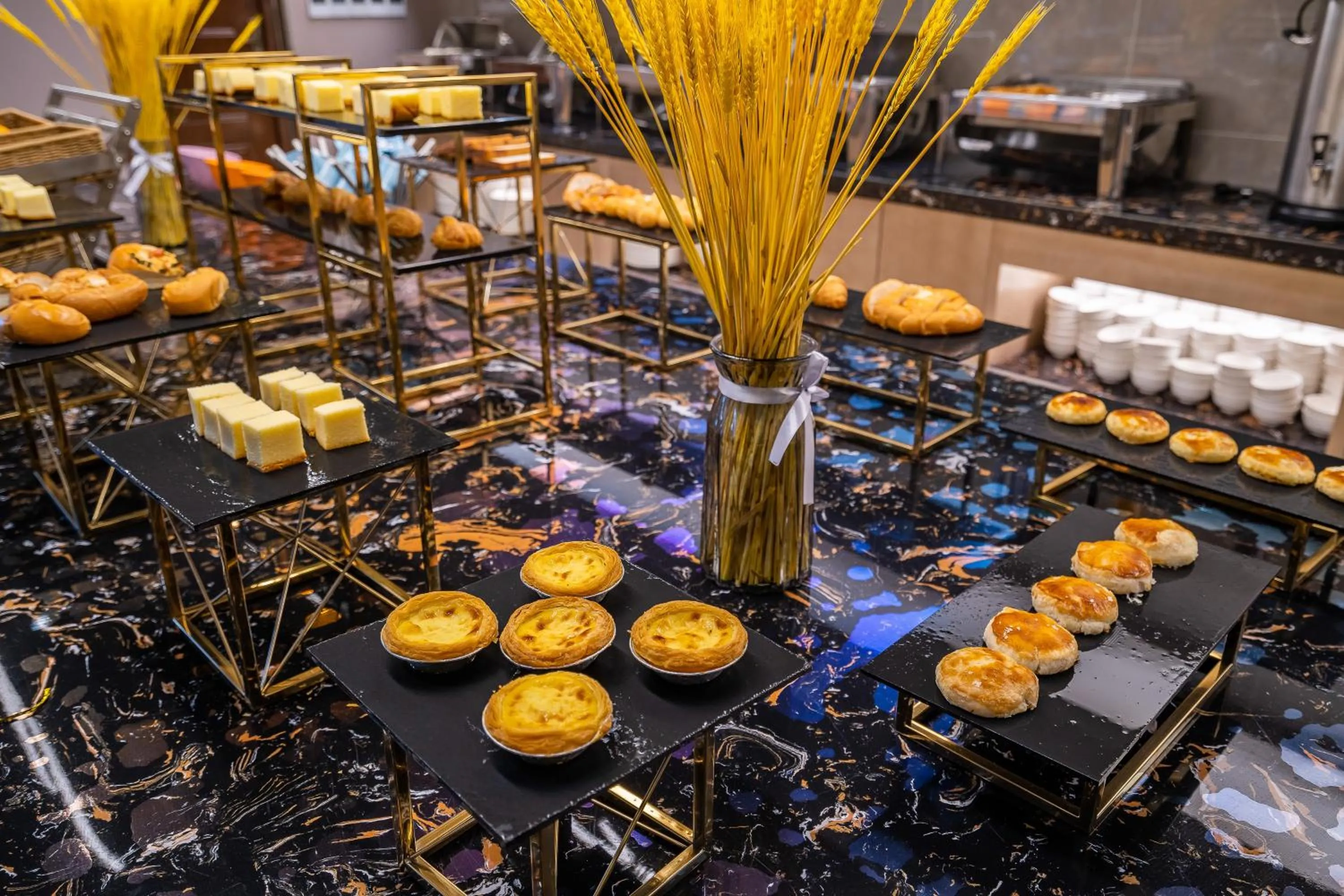 Buffet breakfast in Rezen Select Shanghai International Resort