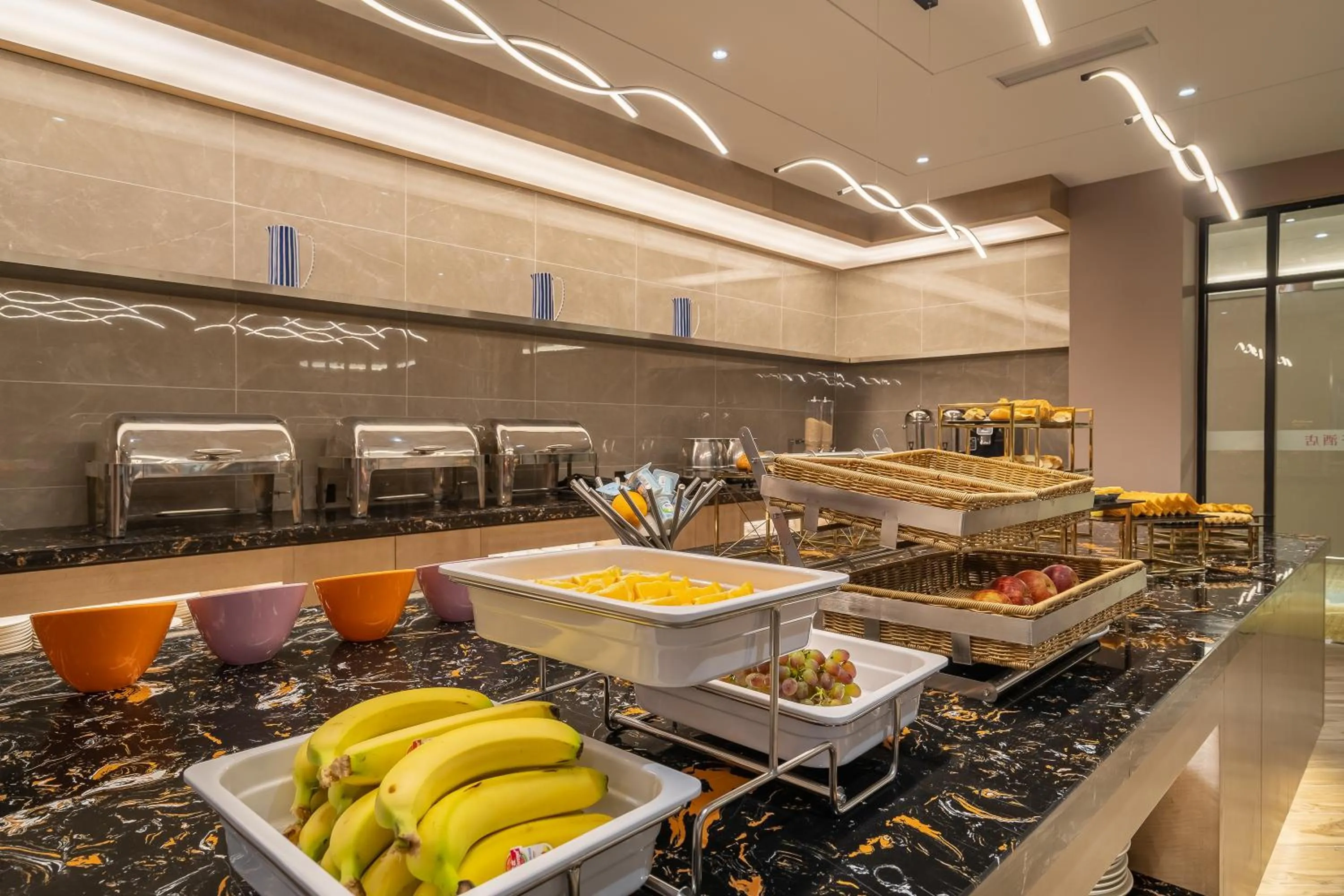 Buffet breakfast in Rezen Select Shanghai International Resort