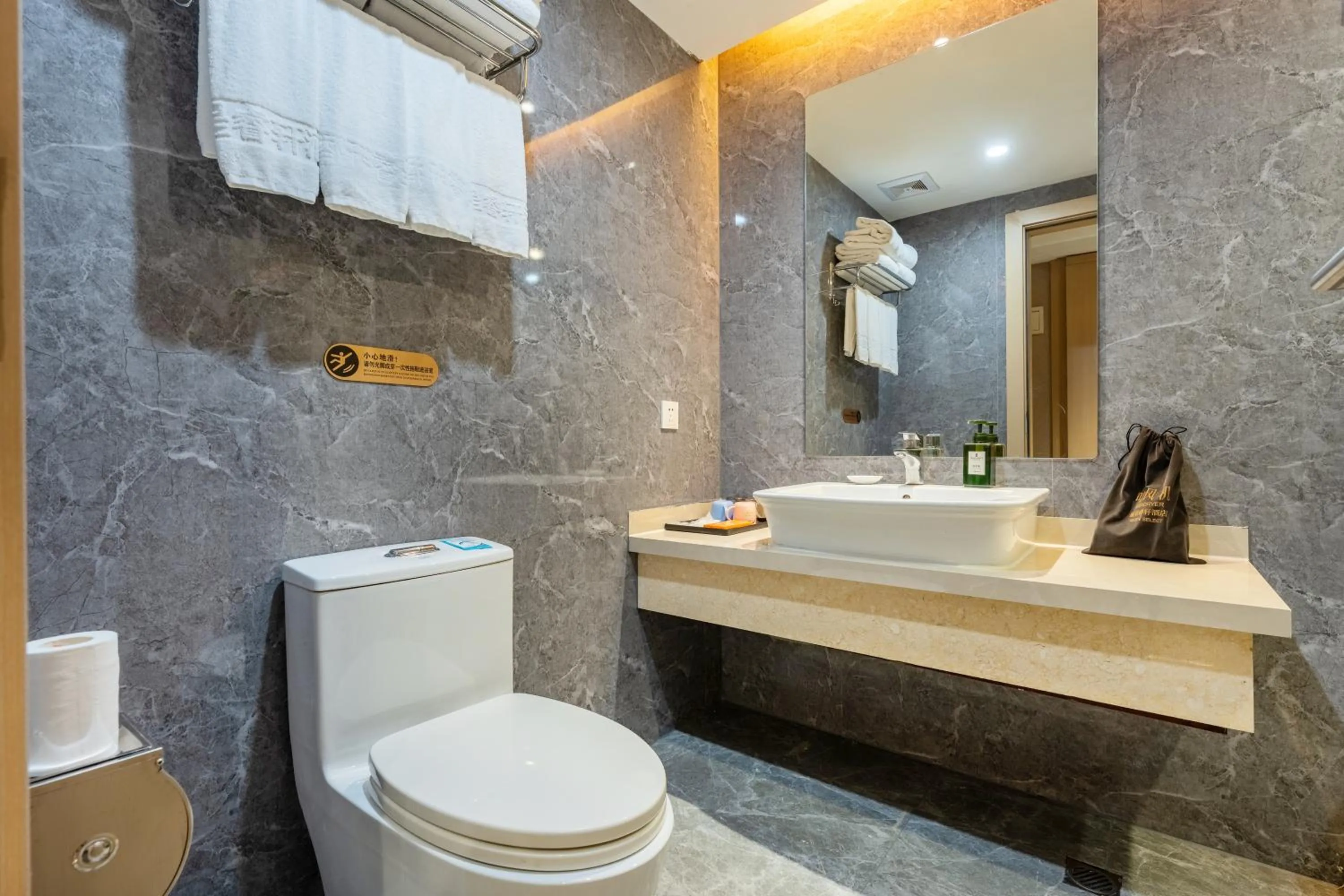 Hot Tub in Rezen Select Shanghai International Resort