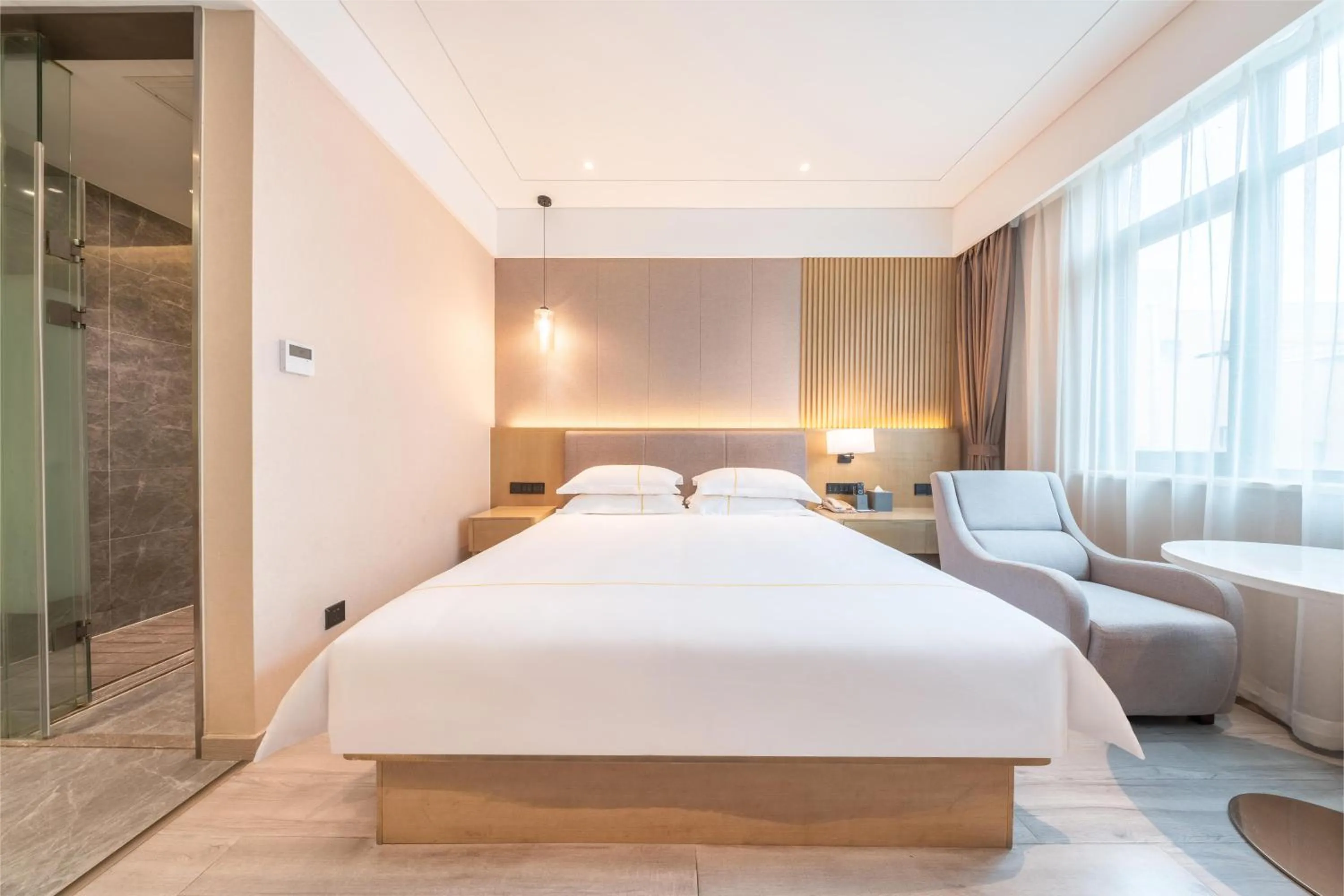 Bed in Rezen Select Shanghai International Resort