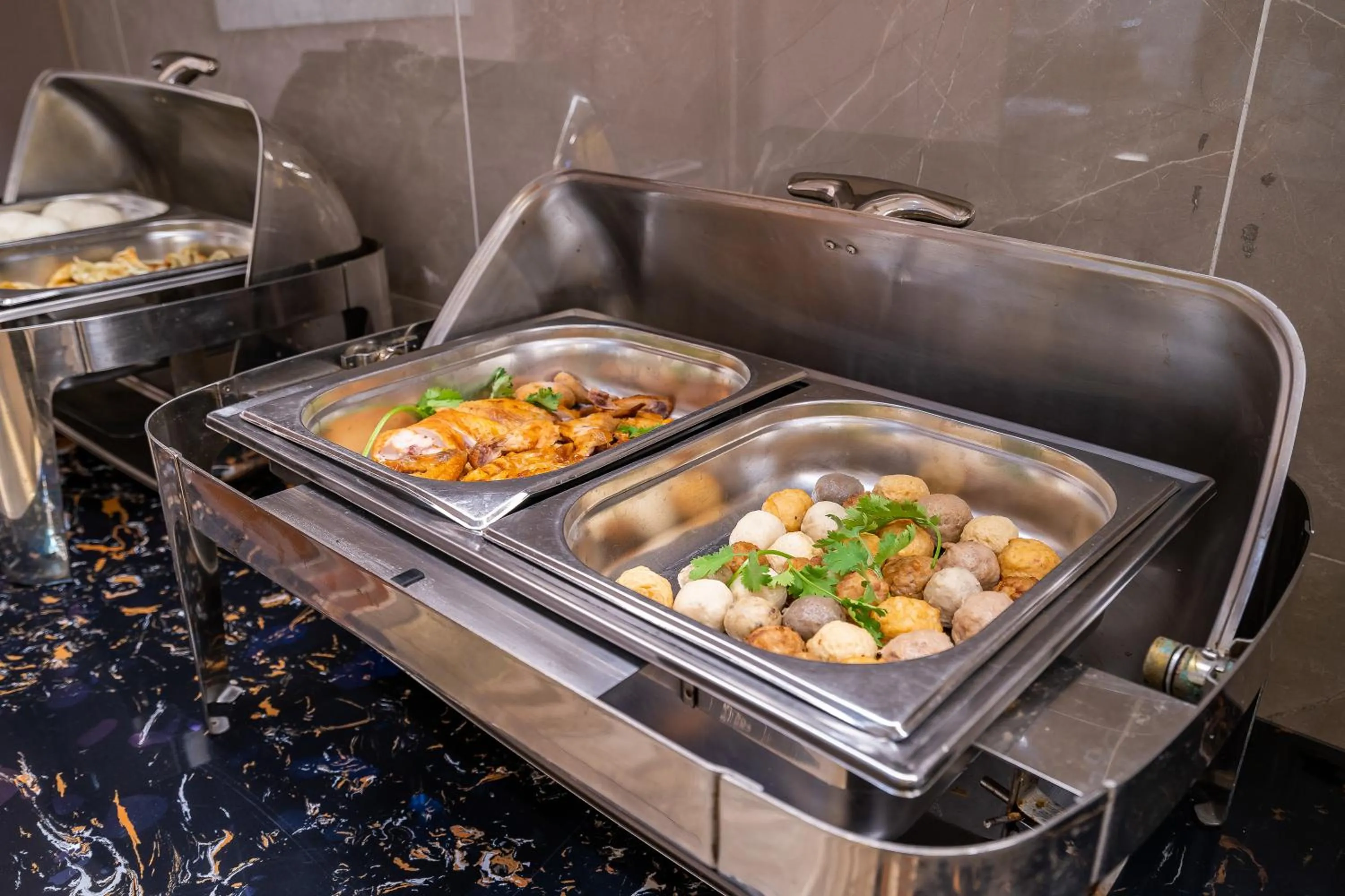 Buffet breakfast in Rezen Select Shanghai International Resort