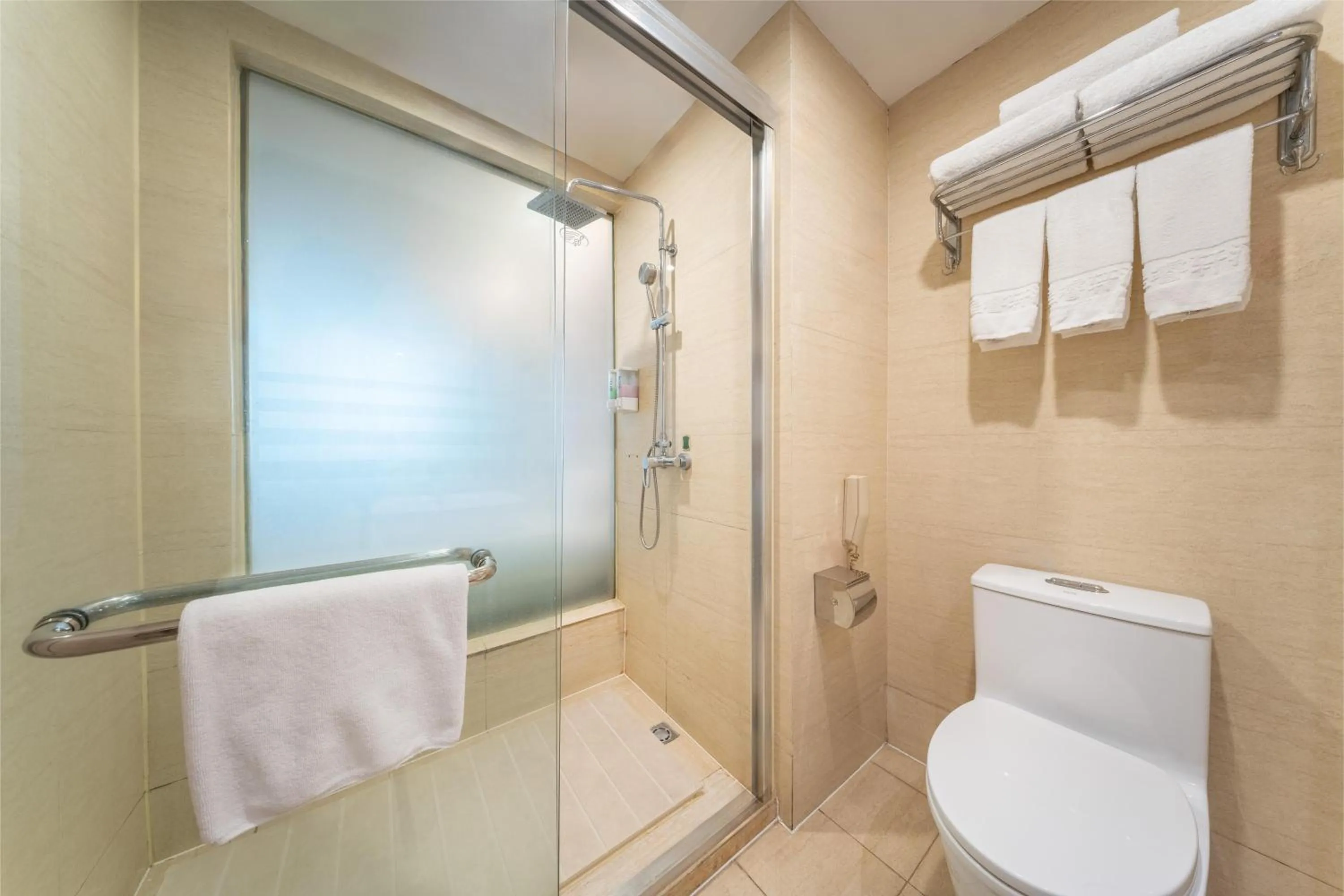 Shower in Rezen Select Shanghai International Resort