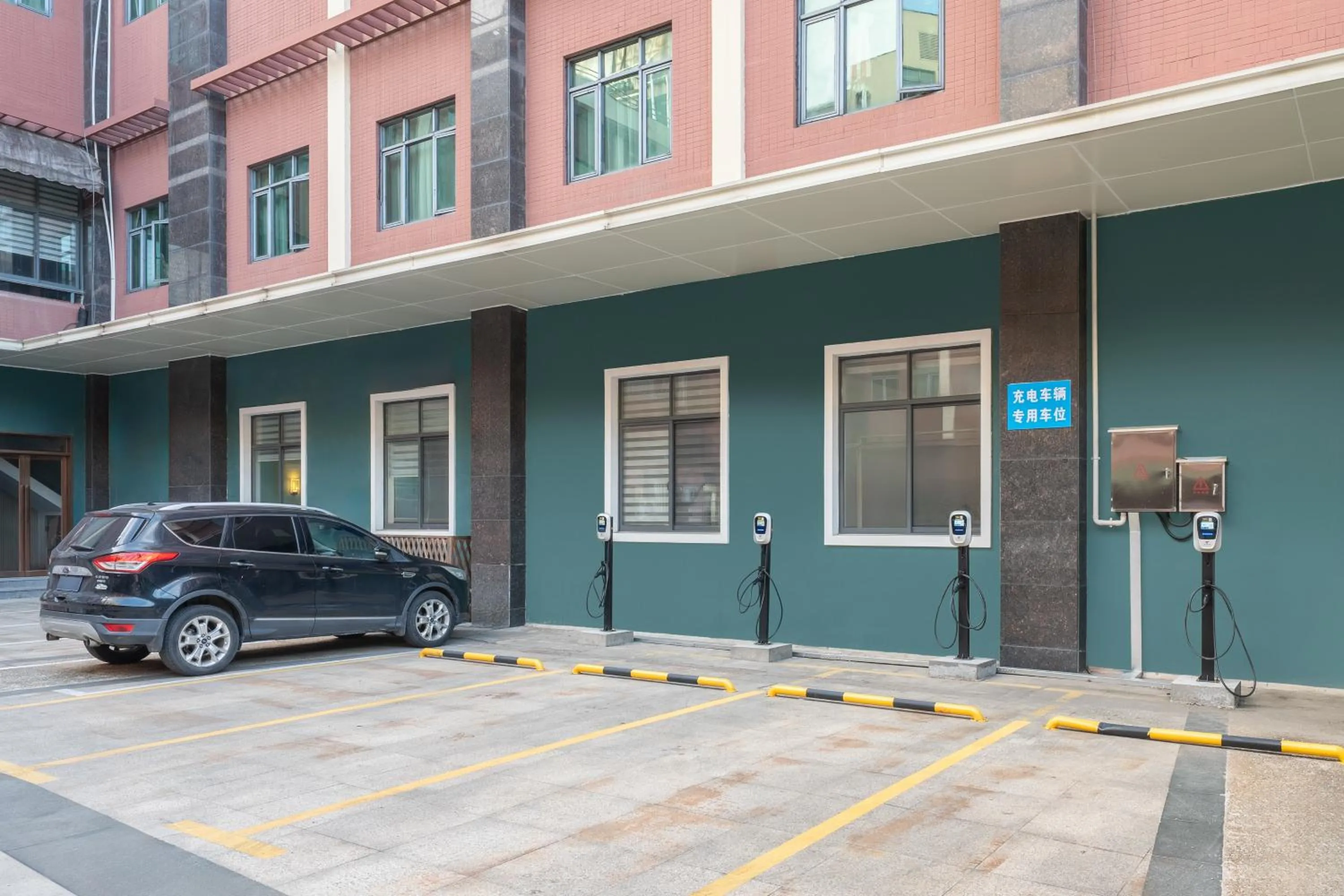 Parking in Rezen Select Shanghai International Resort