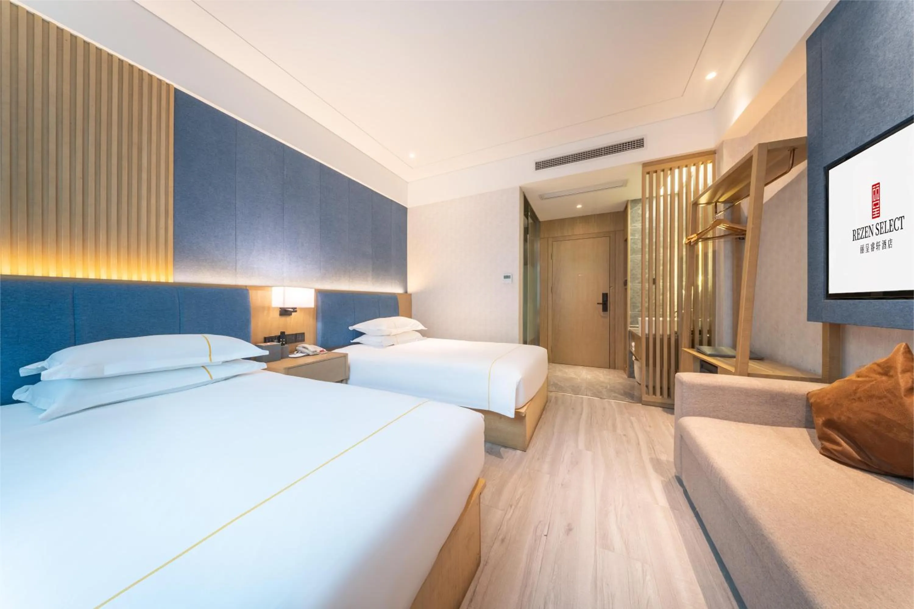 Bed in Rezen Select Shanghai International Resort