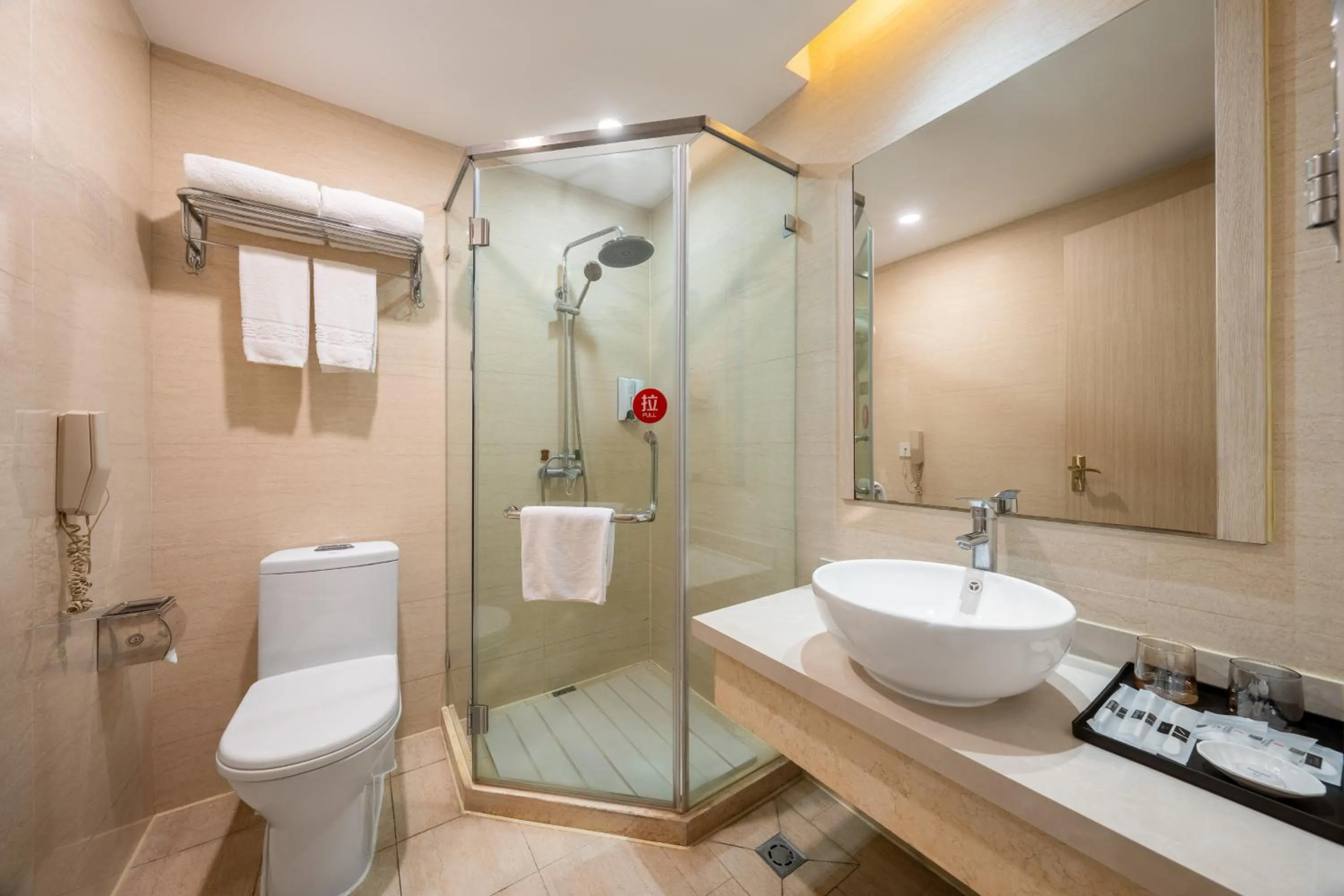 Shower in Rezen Select Shanghai International Resort