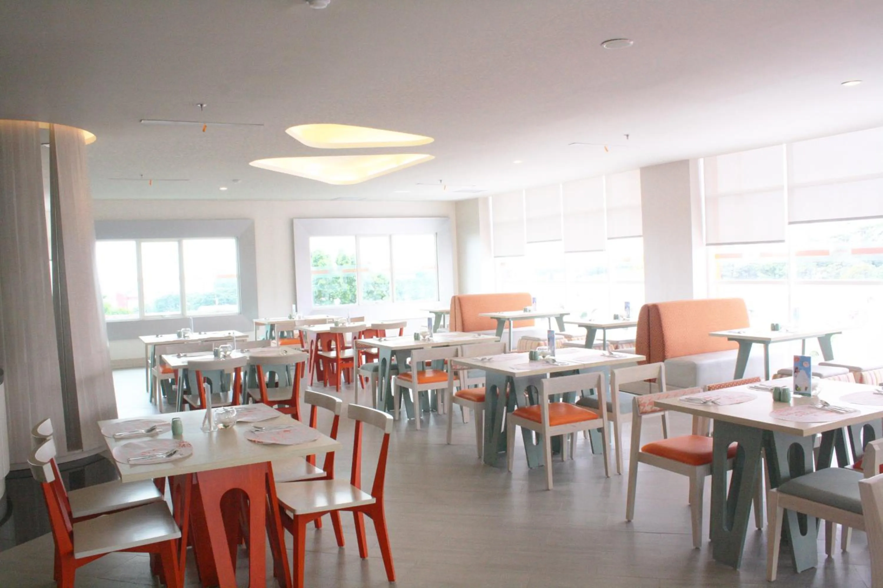 Restaurant/places to eat in HARRIS Hotel & Conventions Ciumbuleuit Bandung