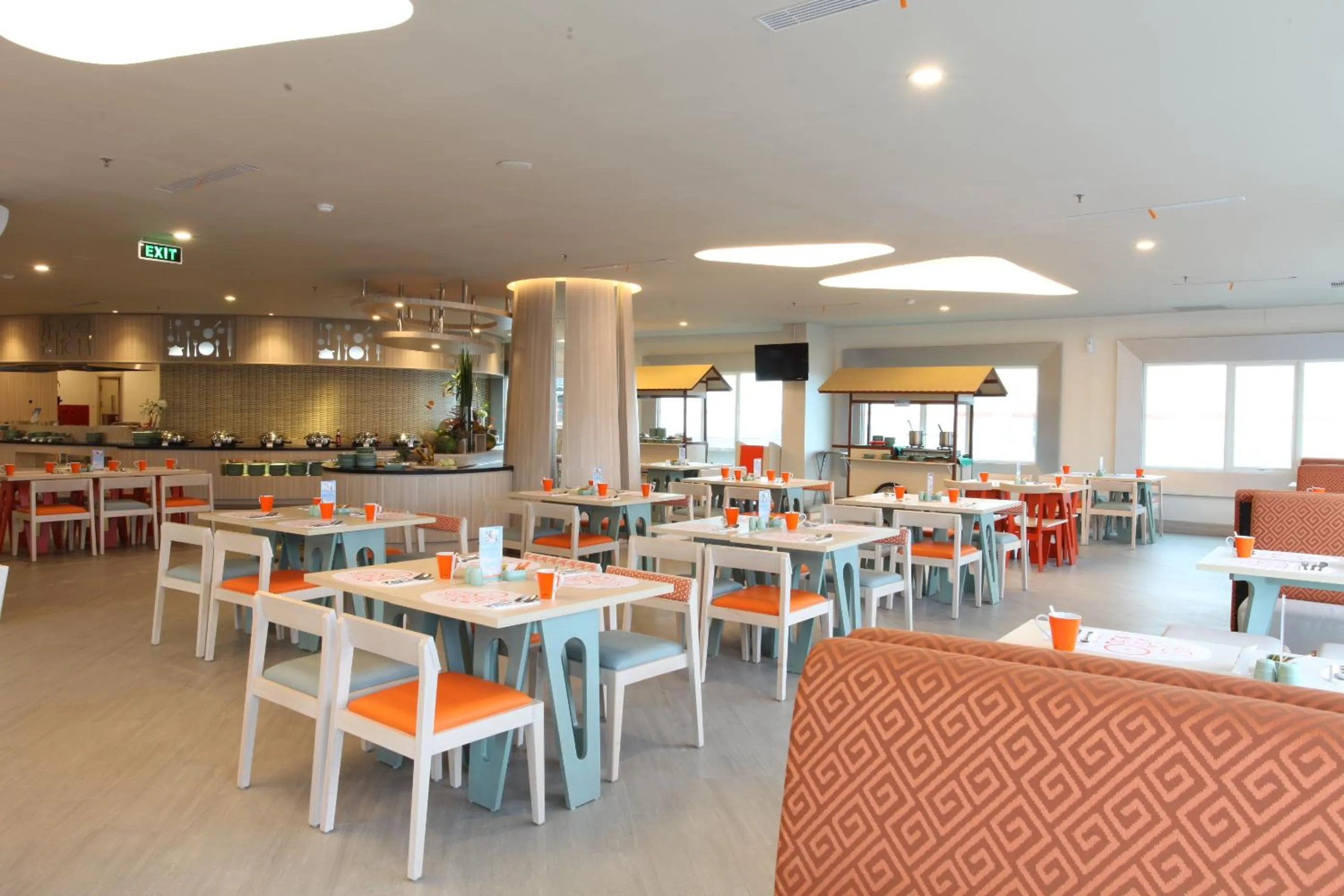 Restaurant/places to eat in HARRIS Hotel & Conventions Ciumbuleuit Bandung