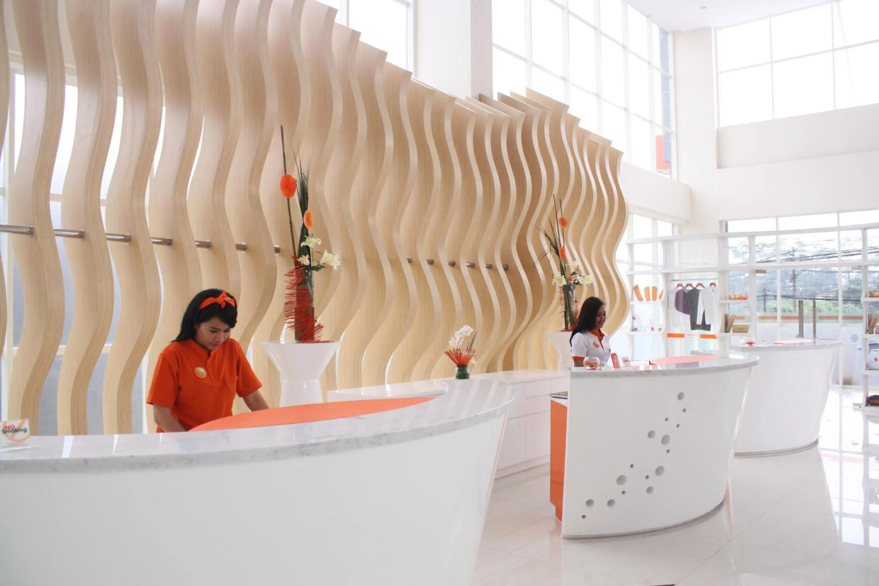 Lobby or reception in HARRIS Hotel & Conventions Ciumbuleuit Bandung