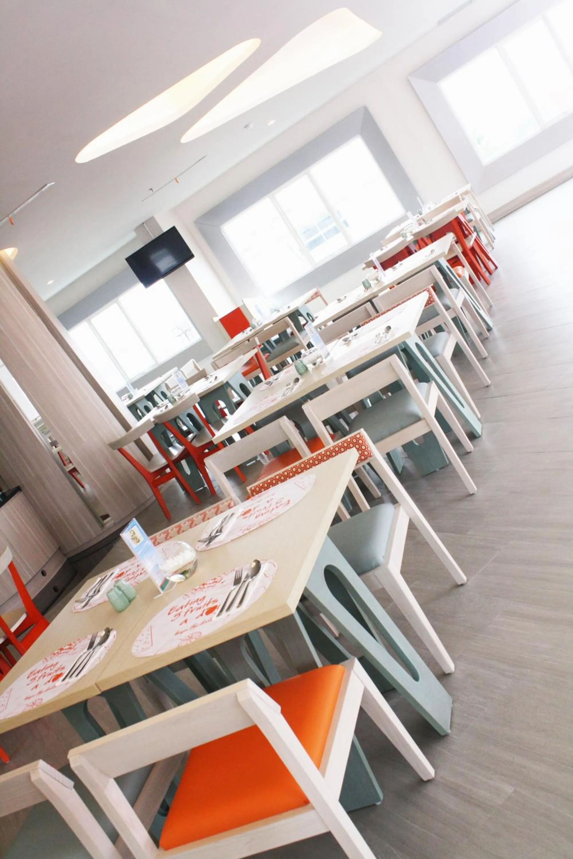 Restaurant/places to eat in HARRIS Hotel & Conventions Ciumbuleuit Bandung